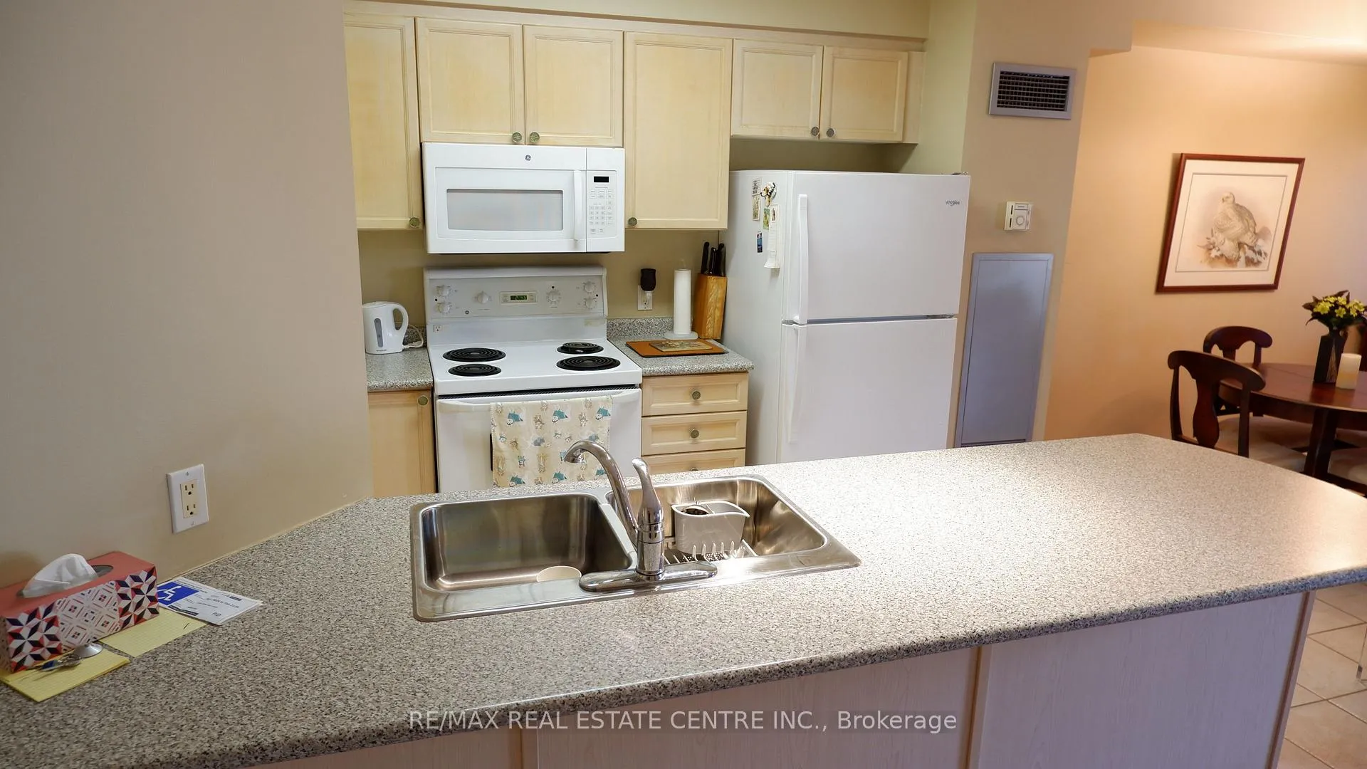 Photo 6 of Unit 105, 24 Chapel Street, Halton Hills, Georgetown — HOMEH