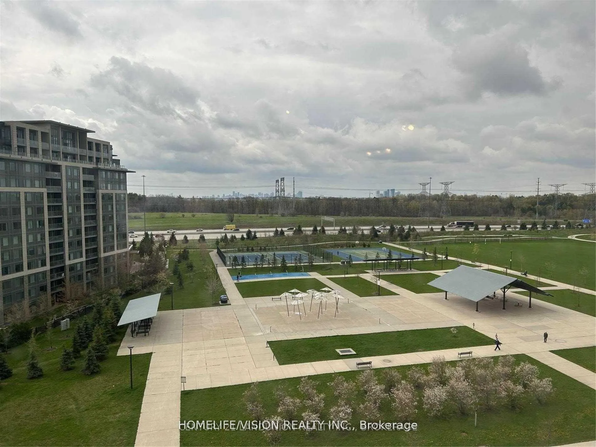 Photo 3 of Unit 106, 39 Galleria Parkway, Markham, Commerce Valley — HOMEH