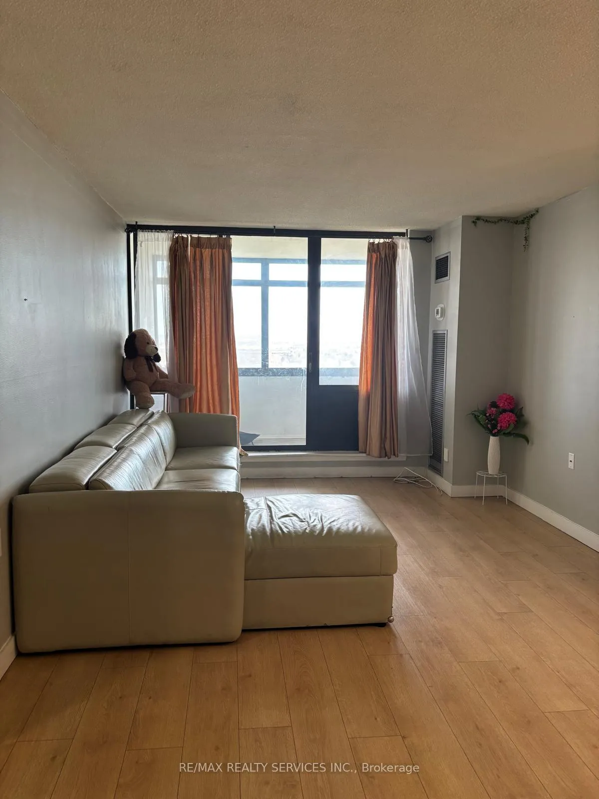 Photo 3 of Unit 1605, 18 Knightsbridge Road, Brampton, Queen Street Corridor — HOMEH