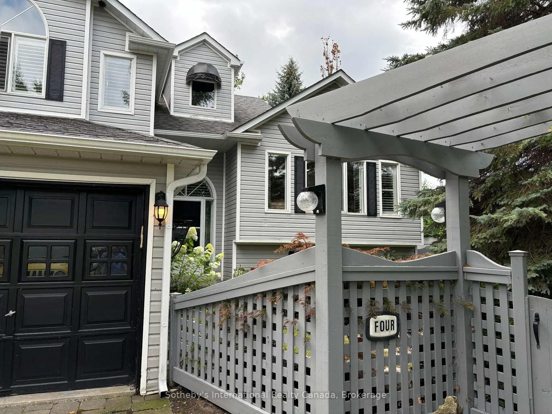 Photo 2 of 4 Nettleton Court, Collingwood — HOMEH