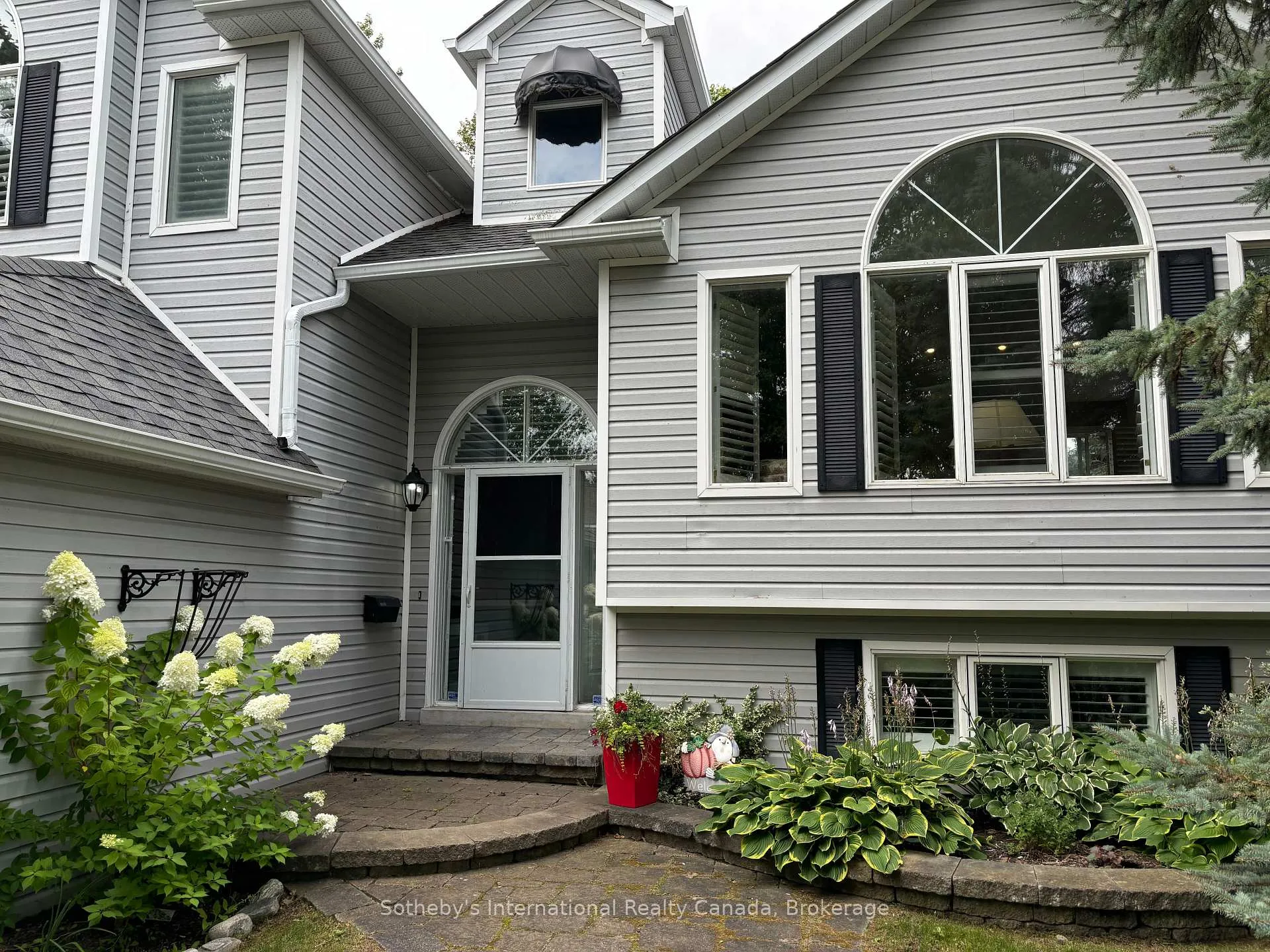 Photo 3 of 4 Nettleton Court, Collingwood — HOMEH