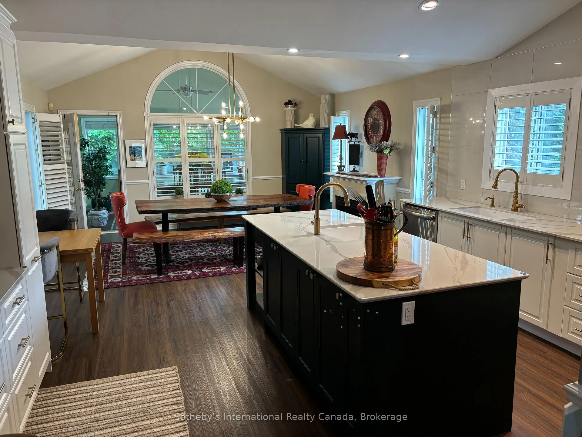 Photo 5 of 4 Nettleton Court, Collingwood — HOMEH