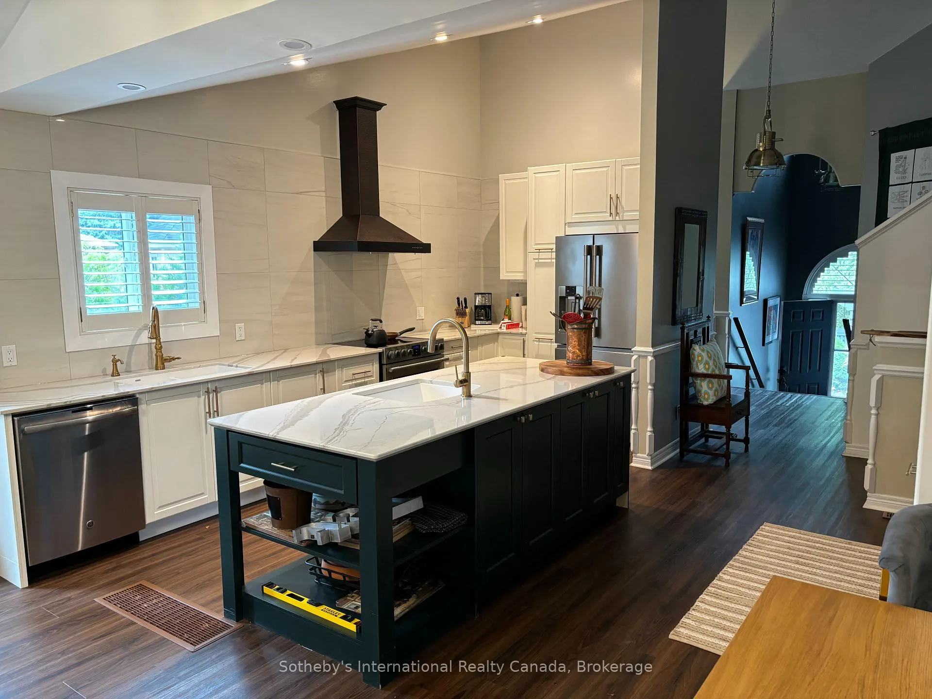 Photo 6 of 4 Nettleton Court, Collingwood — HOMEH