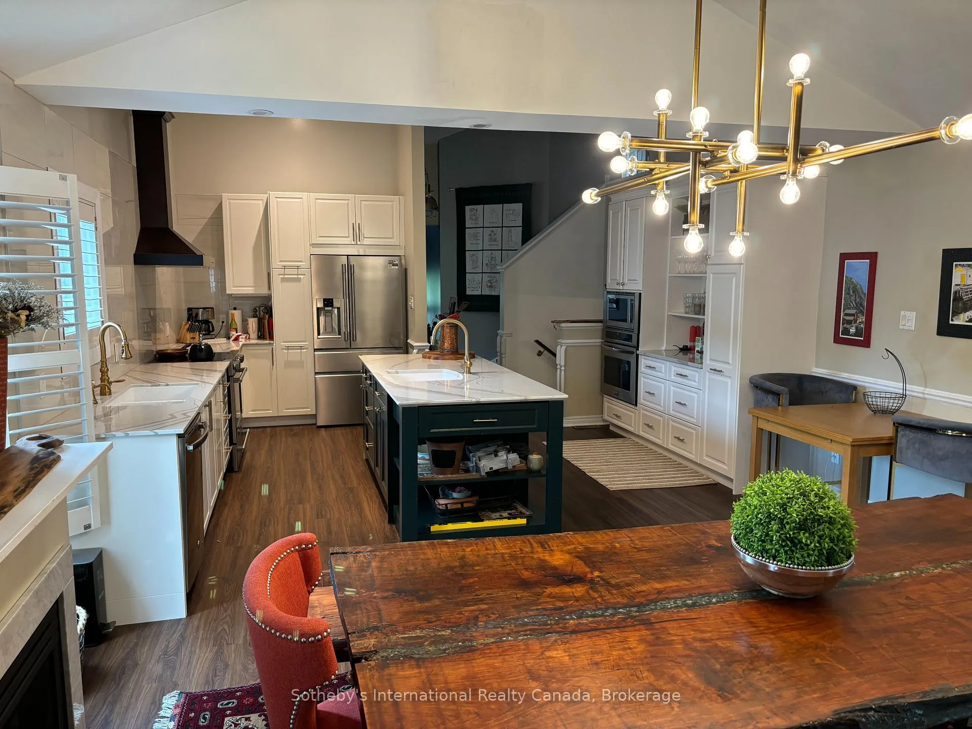 Photo 8 of 4 Nettleton Court, Collingwood — HOMEH