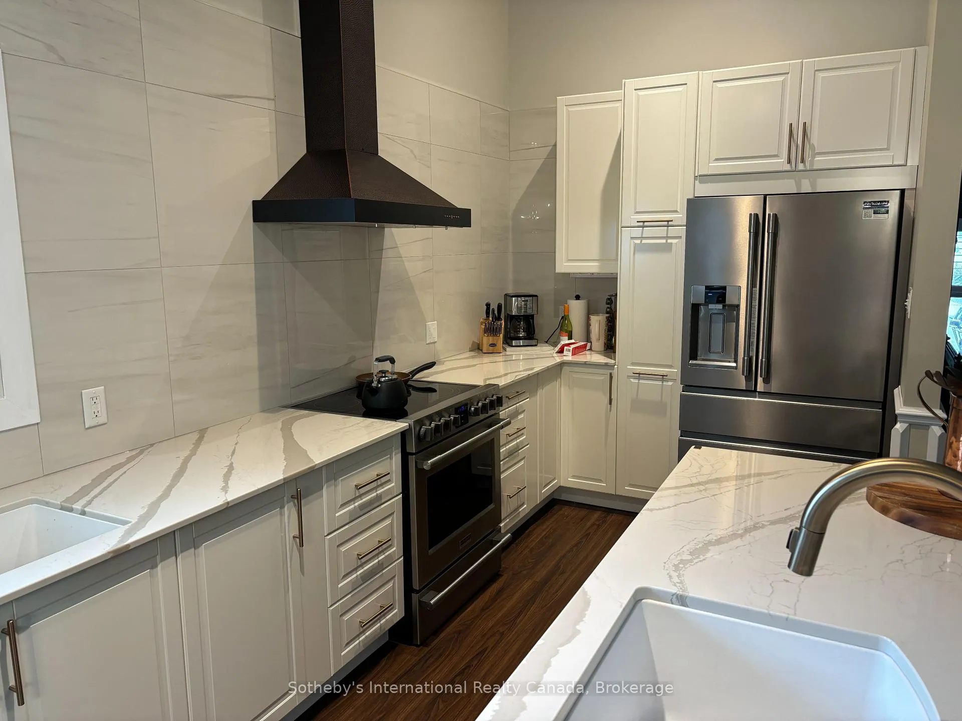 Photo 9 of 4 Nettleton Court, Collingwood — HOMEH