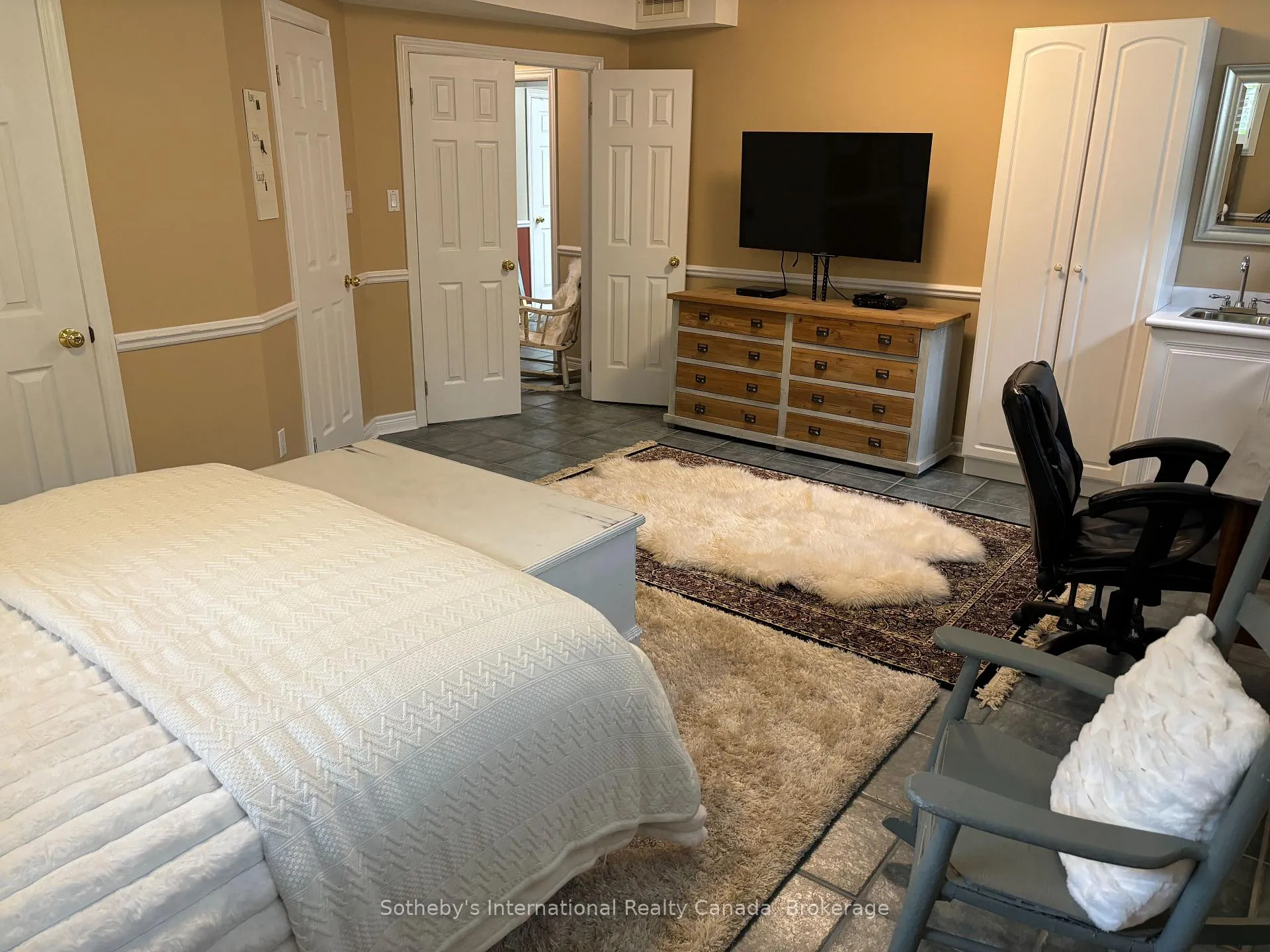 Photo 25 of 4 Nettleton Court, Collingwood — HOMEH
