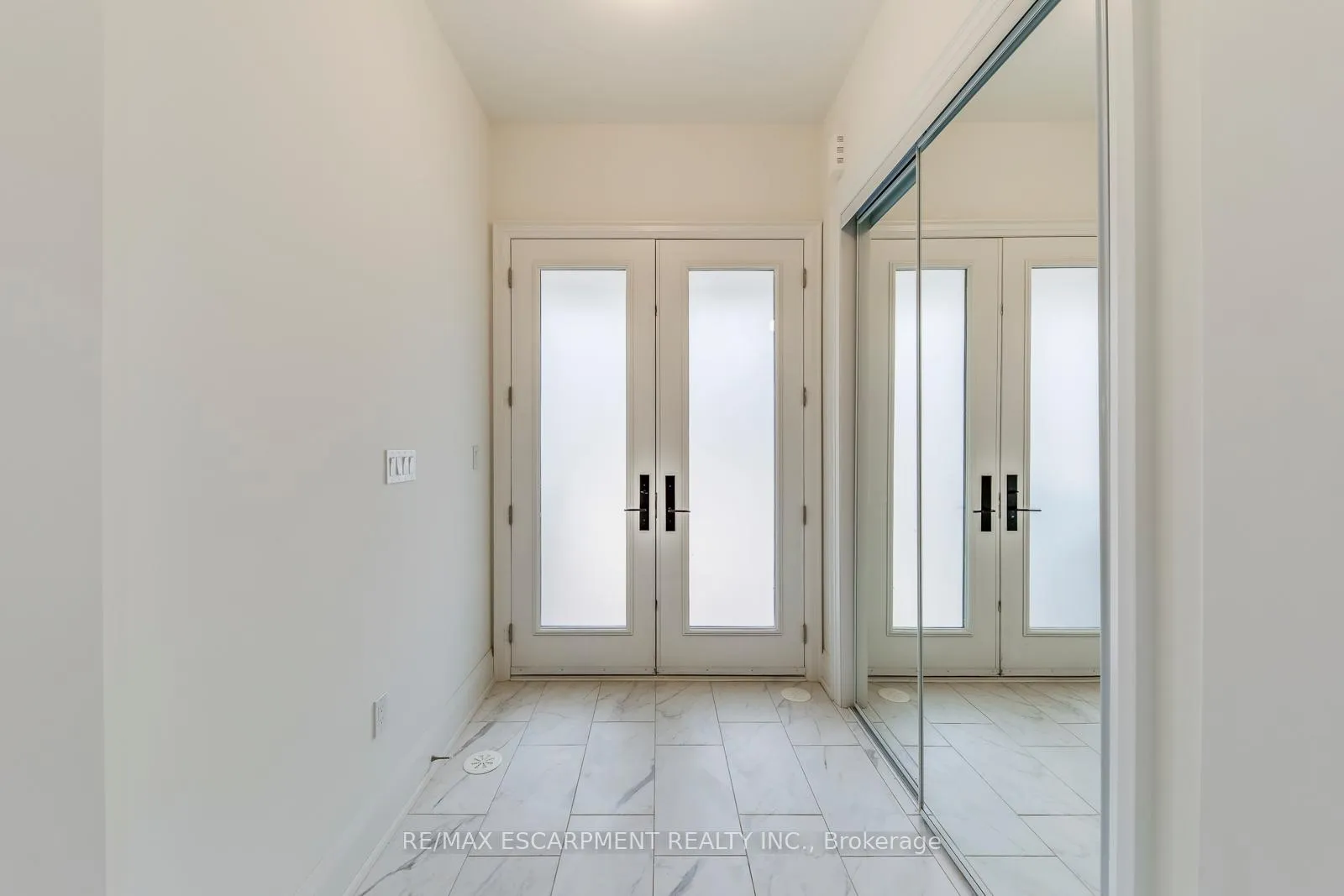 Photo 3 of 3323 Azam Way, Oakville, Glenorchy — HOMEH