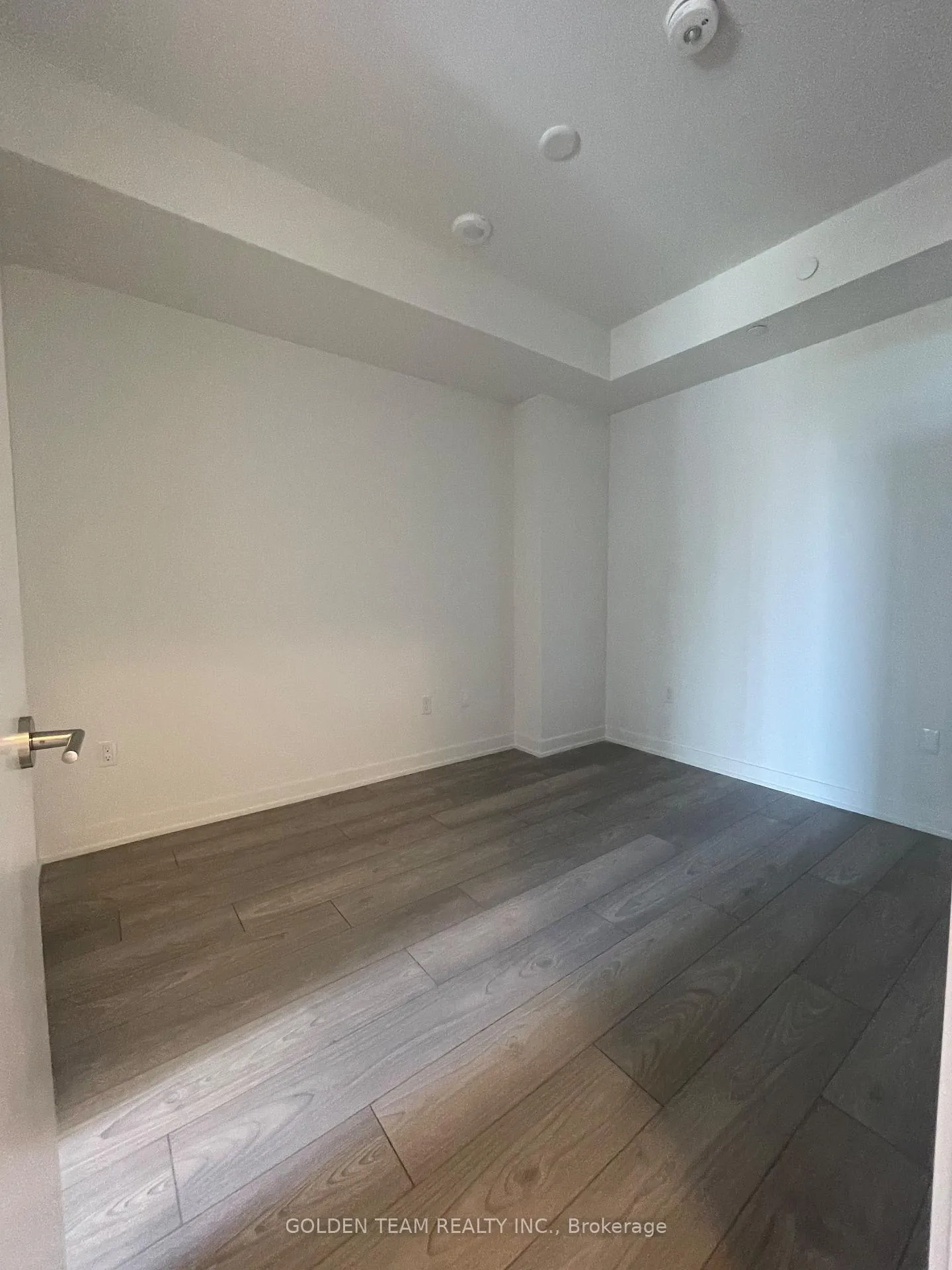 Photo 5 of Unit 709, 120 Broadway Avenue, Toronto, Mount Pleasant West — HOMEH