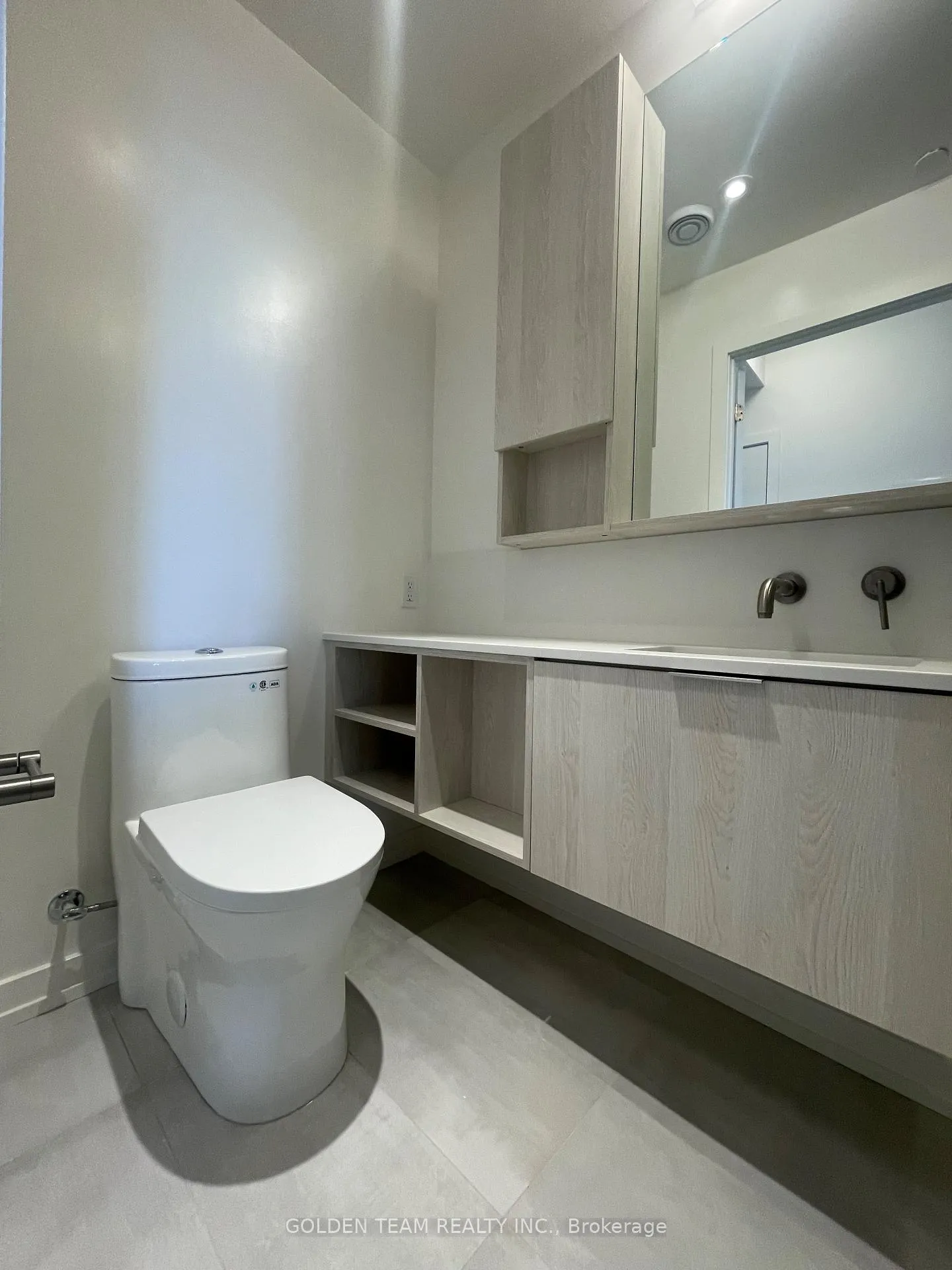Photo 8 of Unit 709, 120 Broadway Avenue, Toronto, Mount Pleasant West — HOMEH