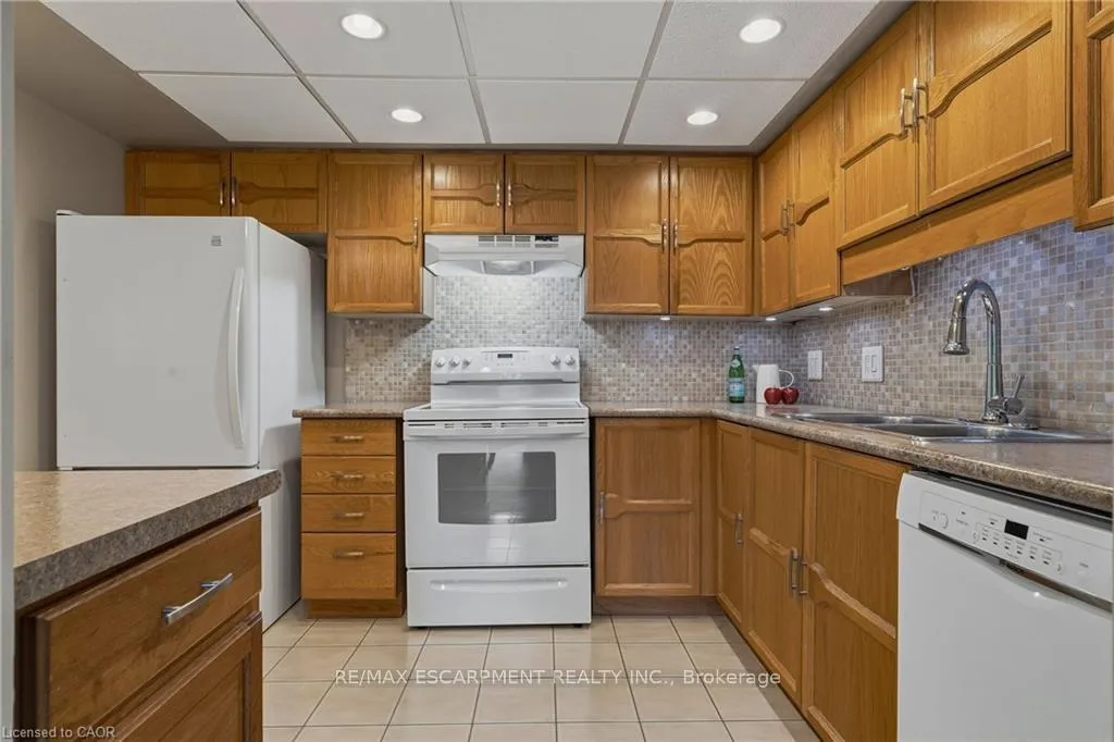 Photo 16 of Unit 306, 150 Wilson Street W, Hamilton, Ancaster — HOMEH