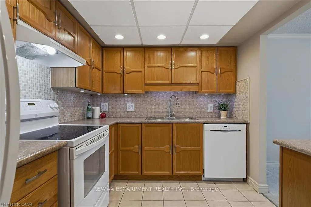 Photo 21 of Unit 306, 150 Wilson Street W, Hamilton, Ancaster — HOMEH