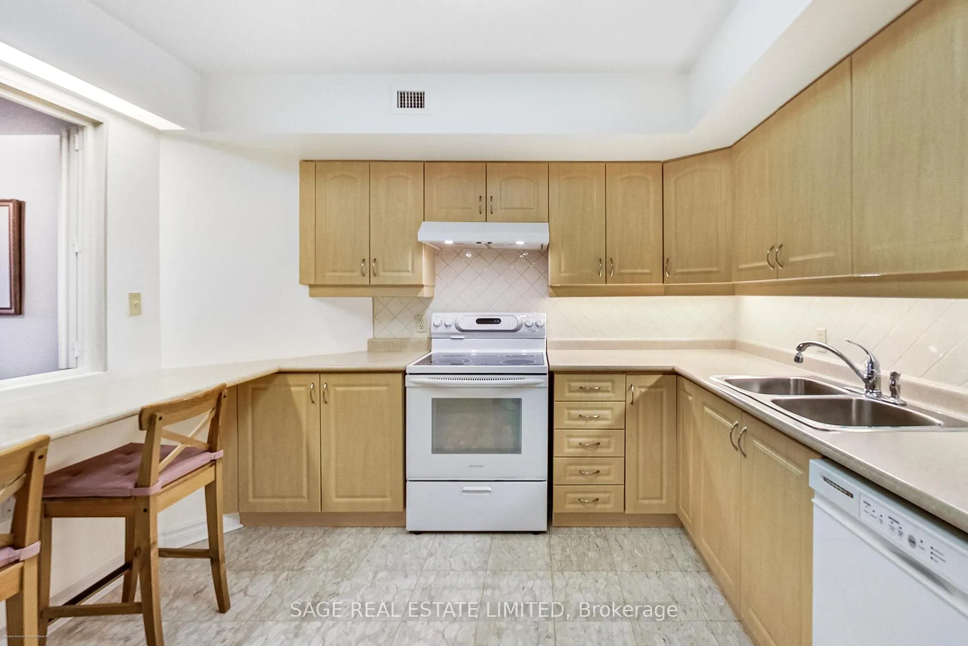 Photo 12 of Unit 207, 1177 Yonge Street, Toronto, Rosedale-Moore Park — HOMEH