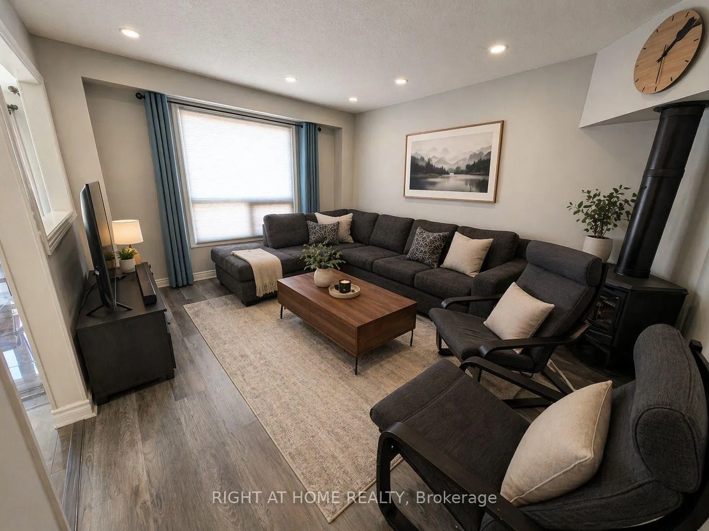 Photo 5 of 20 Newport Avenue, Clarington, Courtice — HOMEH