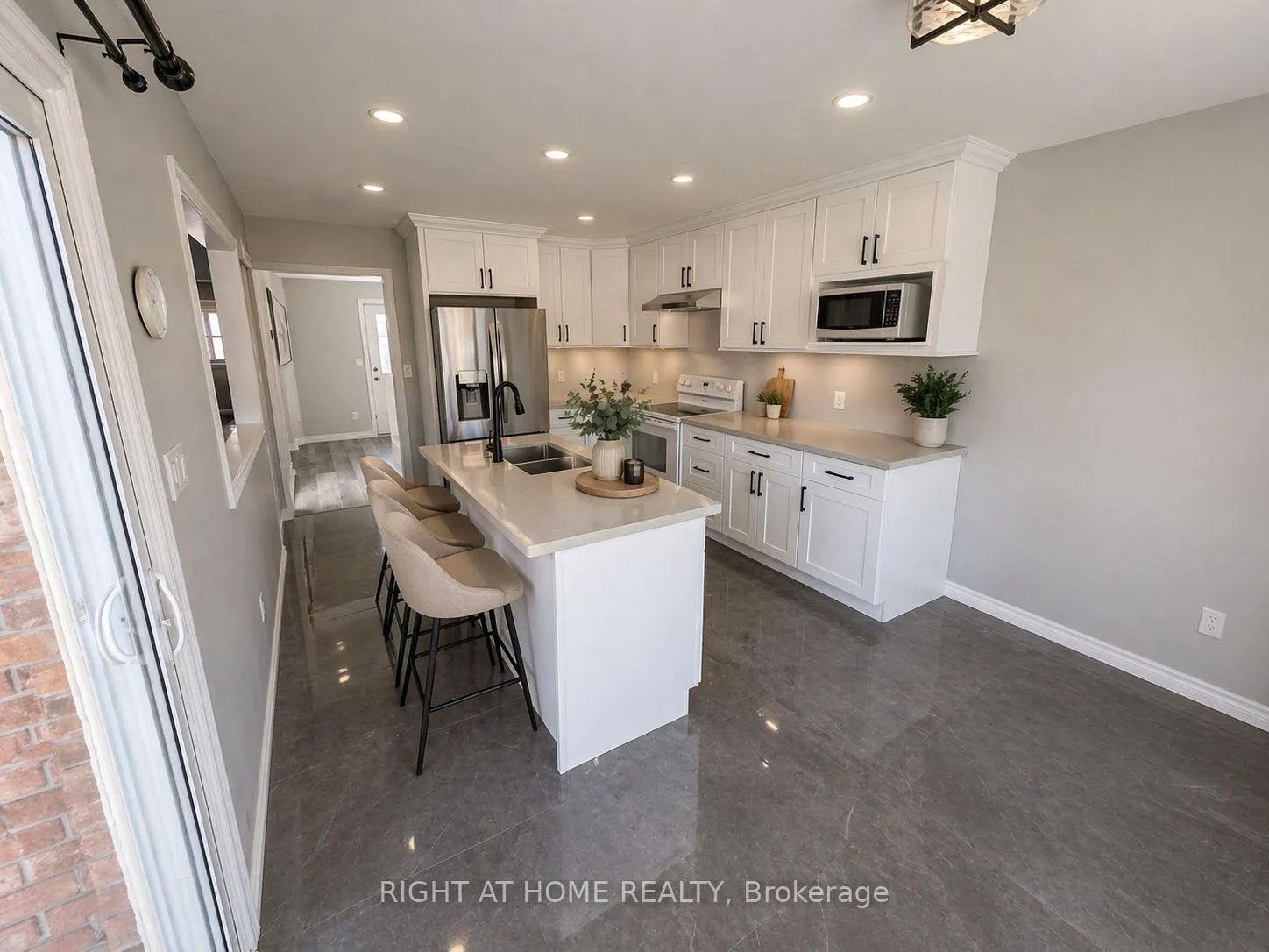 Photo 6 of 20 Newport Avenue, Clarington, Courtice — HOMEH