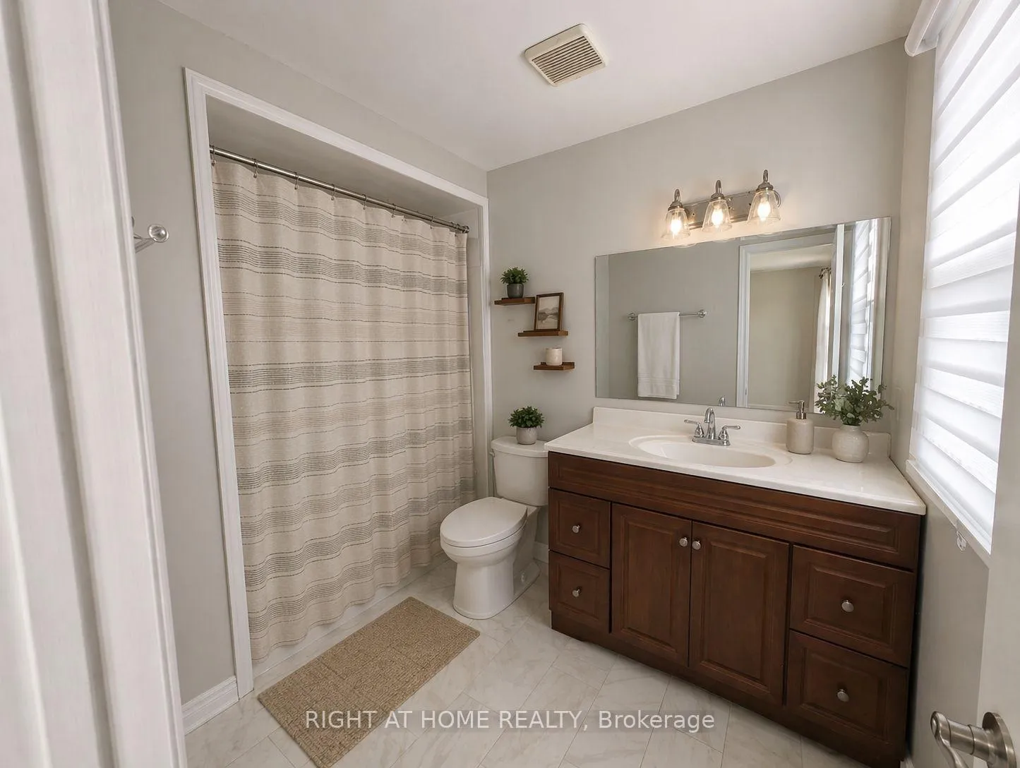 Photo 10 of 20 Newport Avenue, Clarington, Courtice — HOMEH