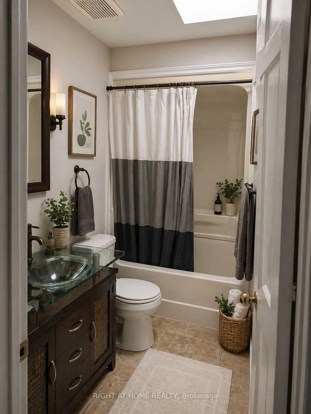 Photo 12 of 20 Newport Avenue, Clarington, Courtice — HOMEH