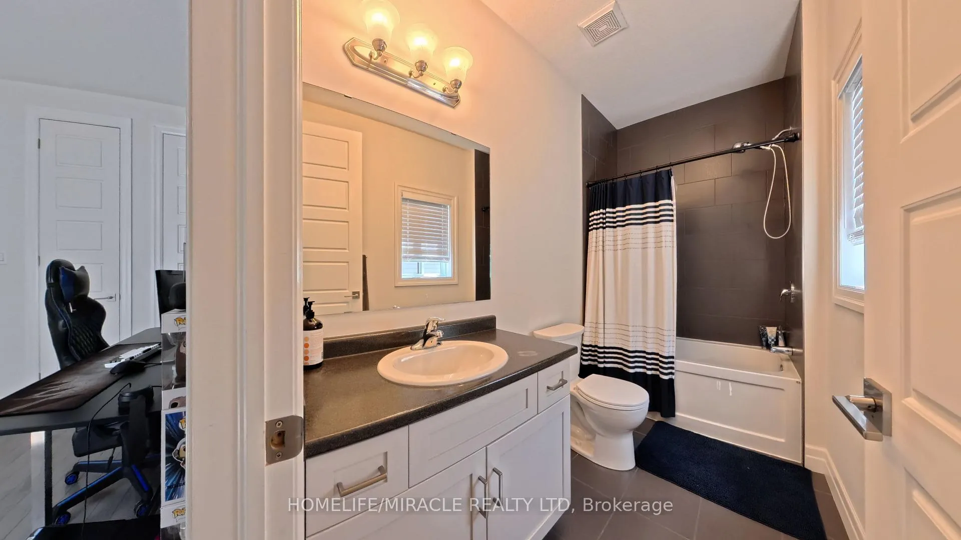 Photo 33 of 102 Deer Creek Street, Kitchener — HOMEH