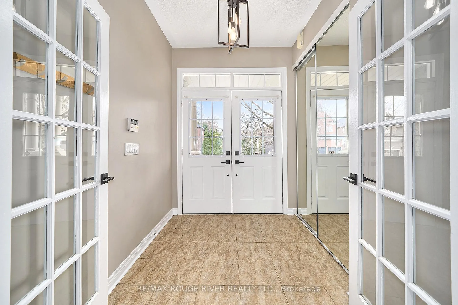 Photo 3 of 51 Vineyard Avenue, Whitby, Williamsburg — HOMEH