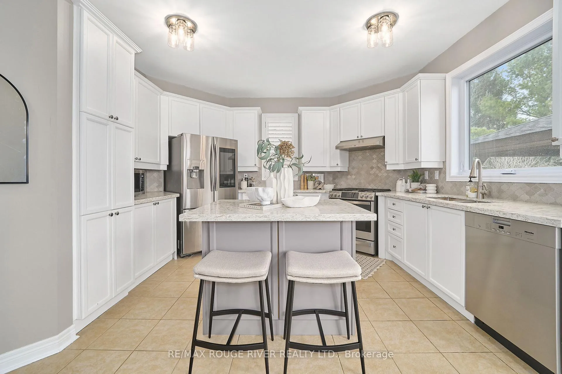 Photo 10 of 51 Vineyard Avenue, Whitby, Williamsburg — HOMEH