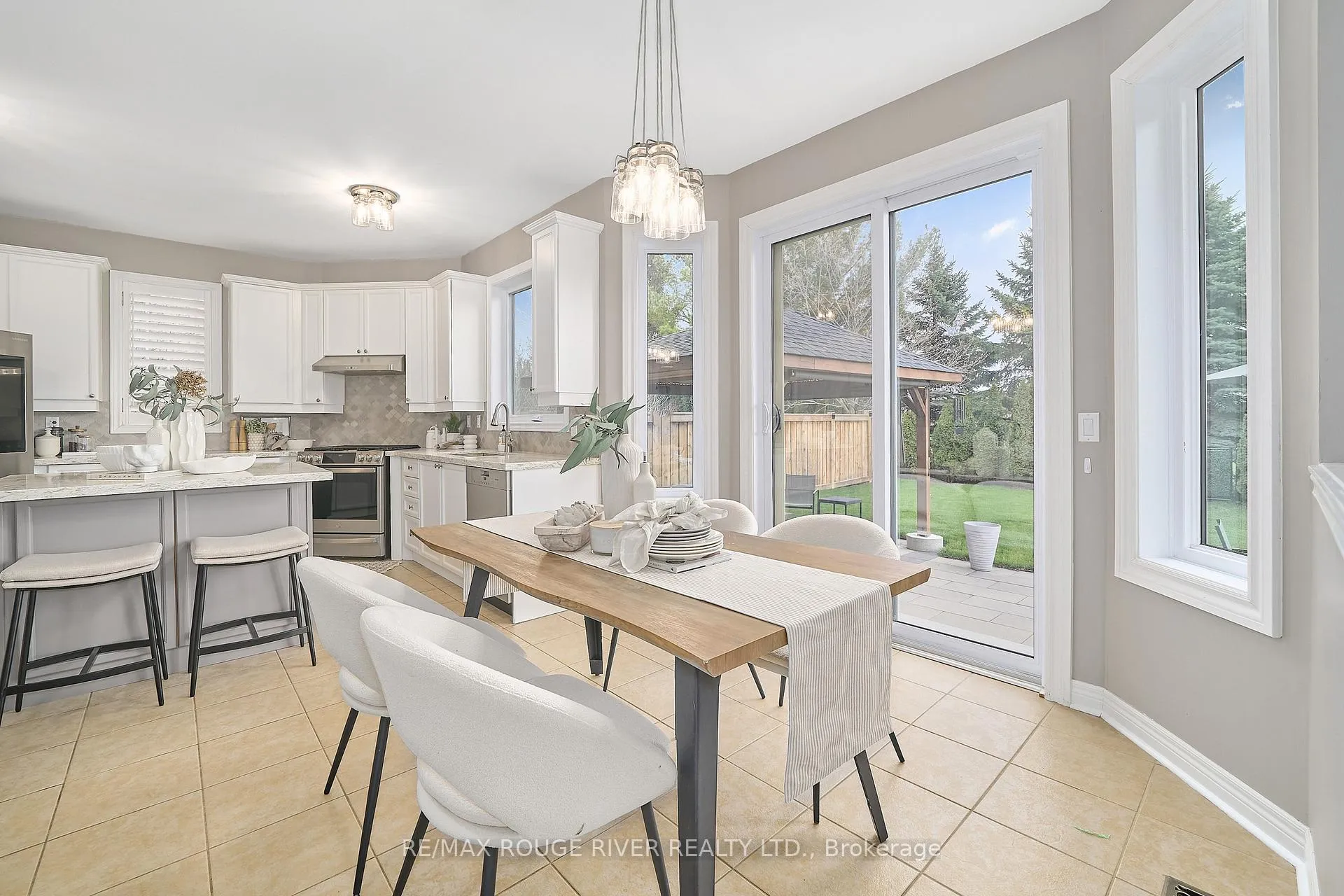 Photo 13 of 51 Vineyard Avenue, Whitby, Williamsburg — HOMEH