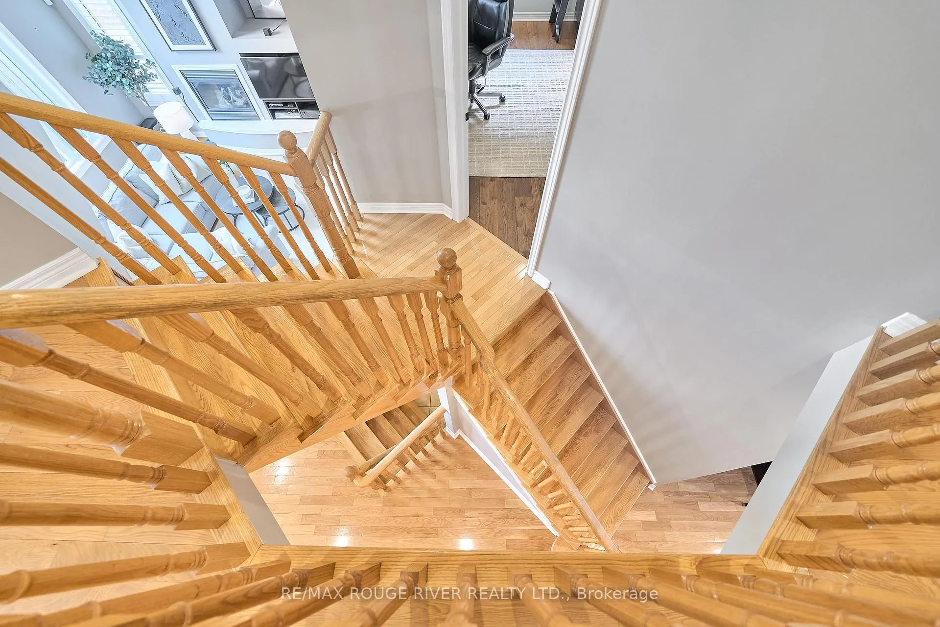 Photo 33 of 51 Vineyard Avenue, Whitby, Williamsburg — HOMEH