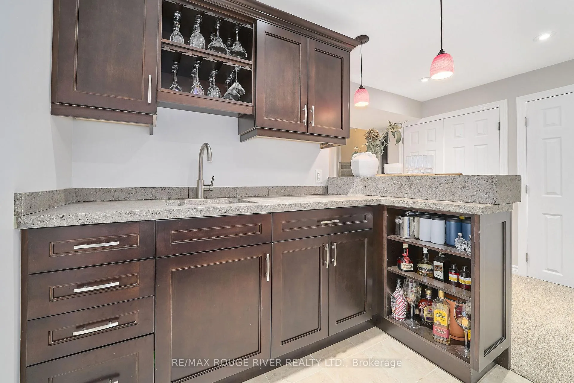 Photo 34 of 51 Vineyard Avenue, Whitby, Williamsburg — HOMEH
