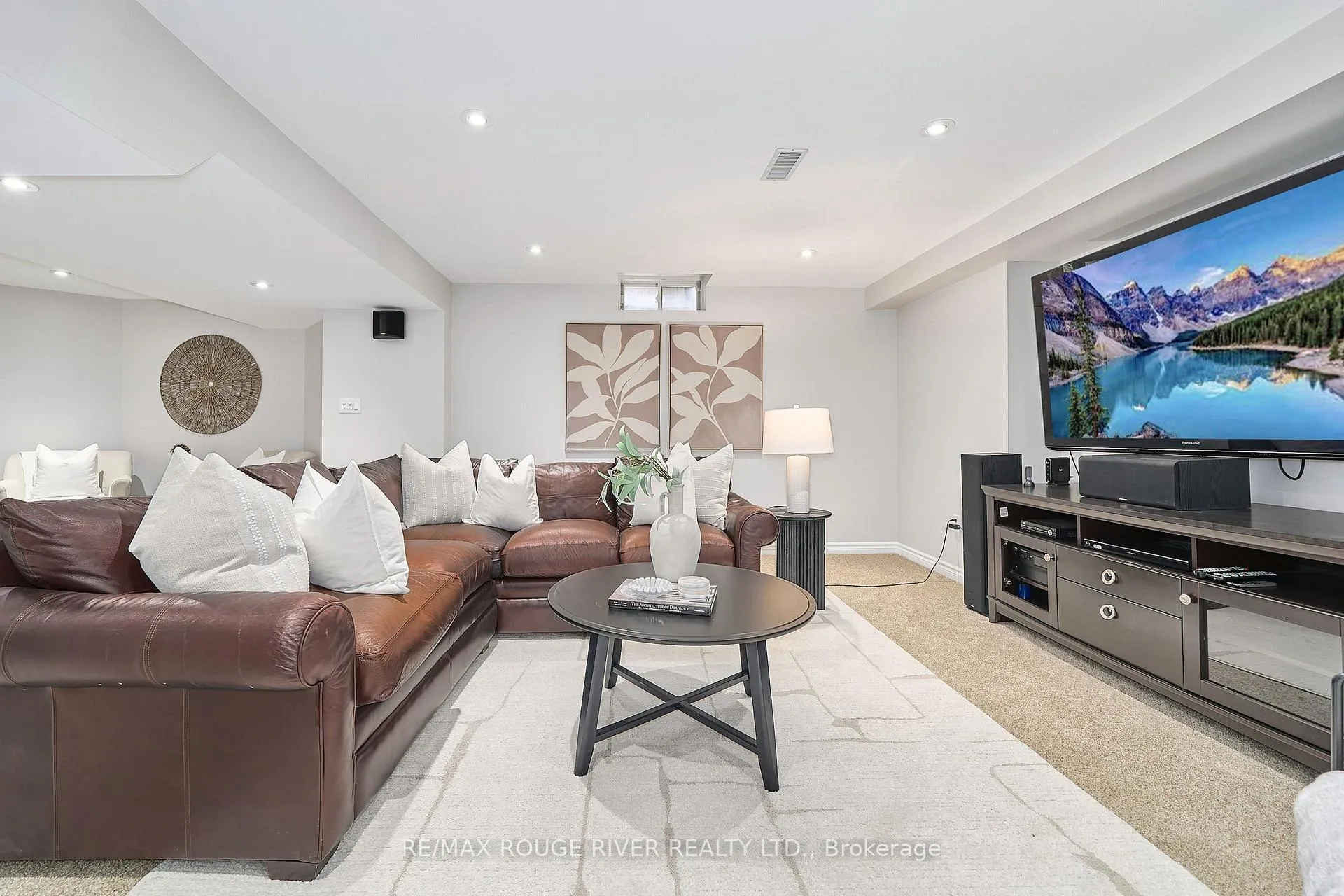 Photo 36 of 51 Vineyard Avenue, Whitby, Williamsburg — HOMEH