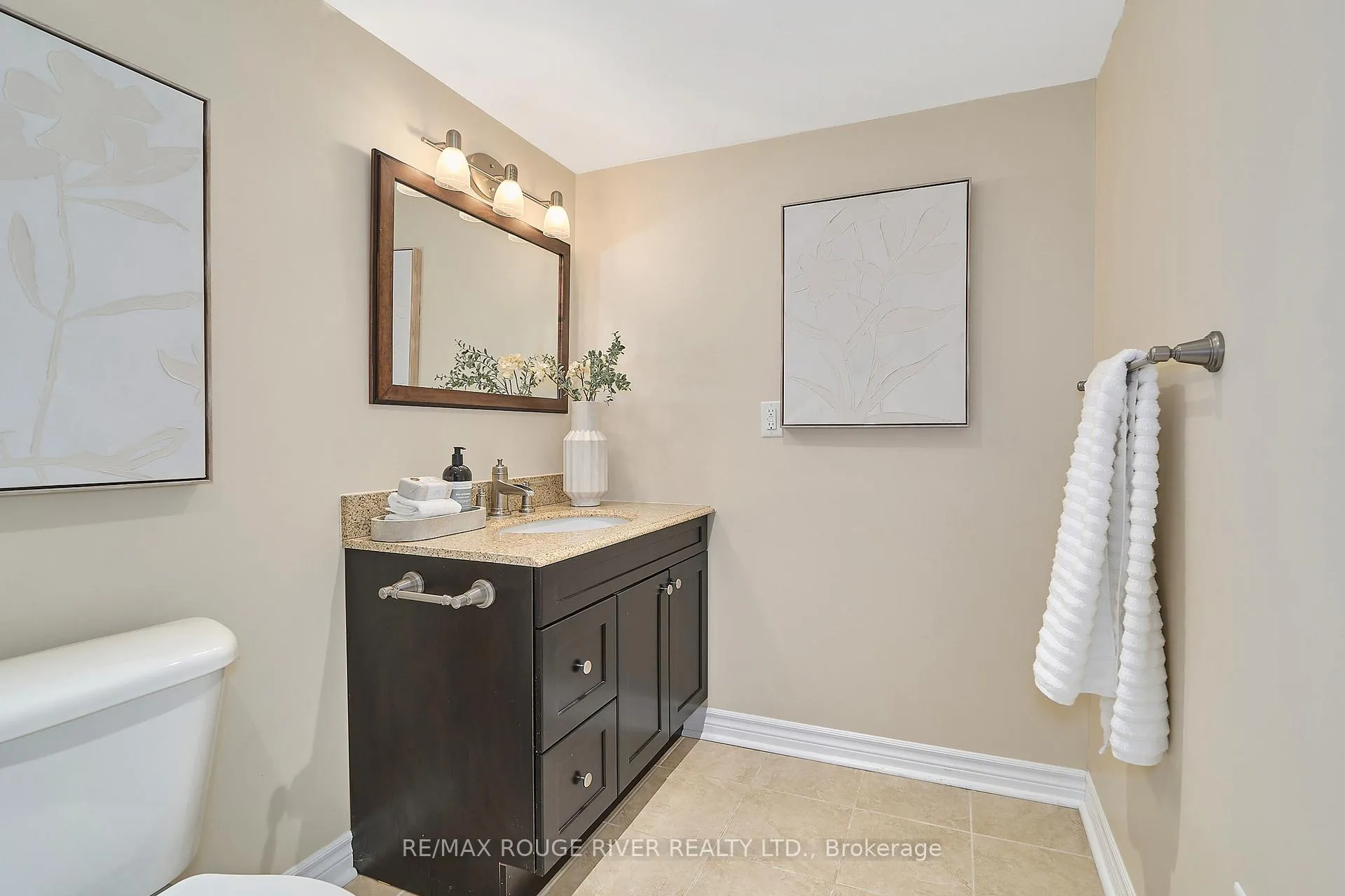 Photo 39 of 51 Vineyard Avenue, Whitby, Williamsburg — HOMEH