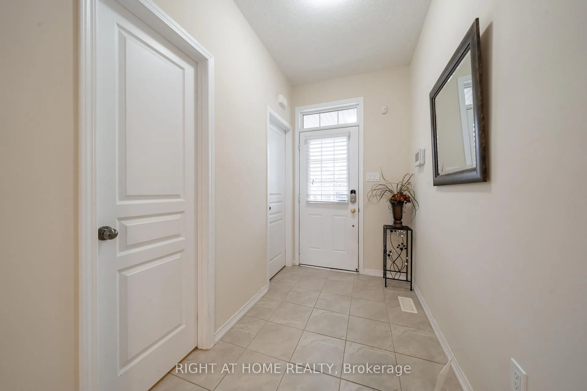 Photo 4 of 148 Whitwell Way, Hamilton, Binbrook — HOMEH