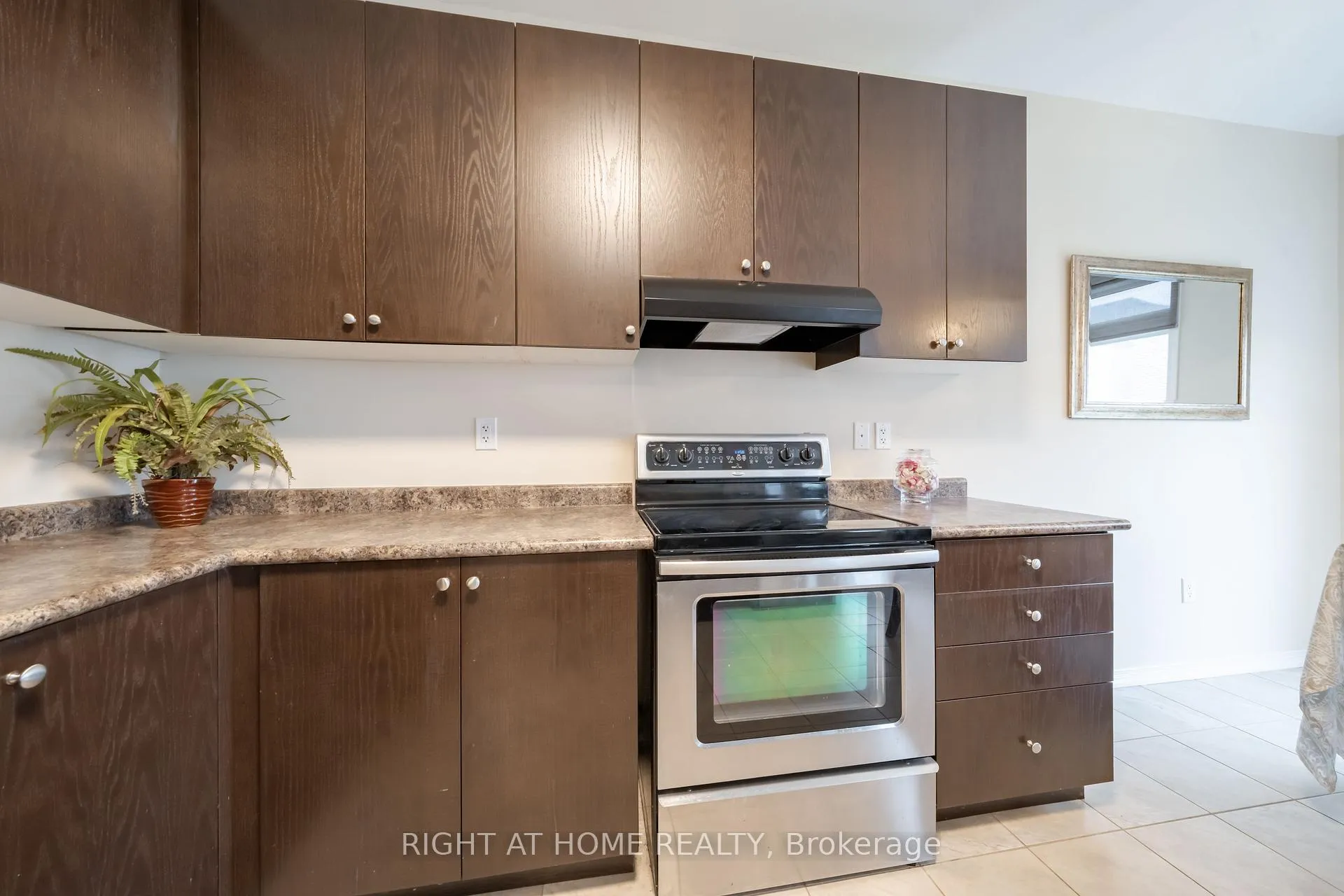 Photo 10 of 148 Whitwell Way, Hamilton, Binbrook — HOMEH