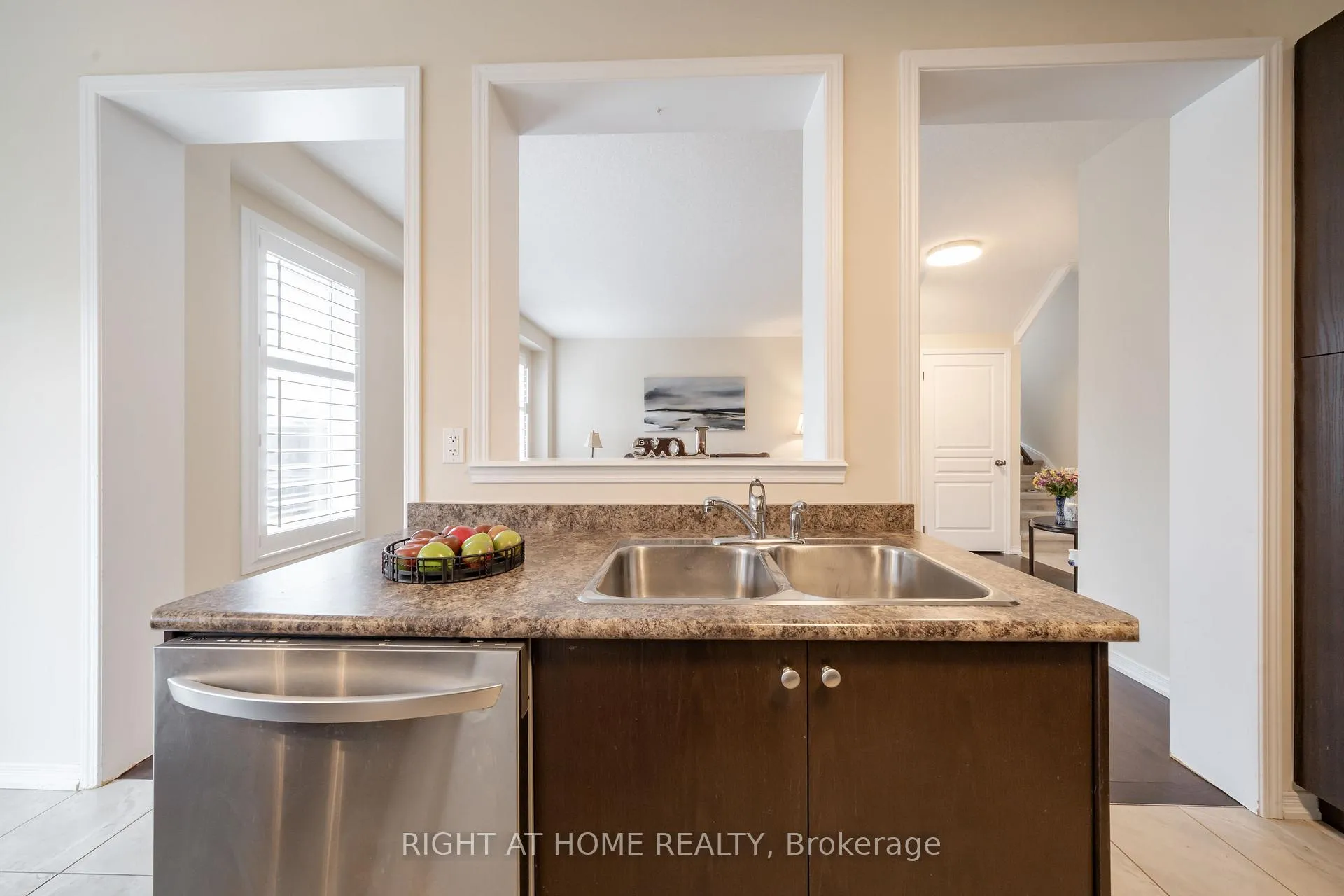 Photo 13 of 148 Whitwell Way, Hamilton, Binbrook — HOMEH