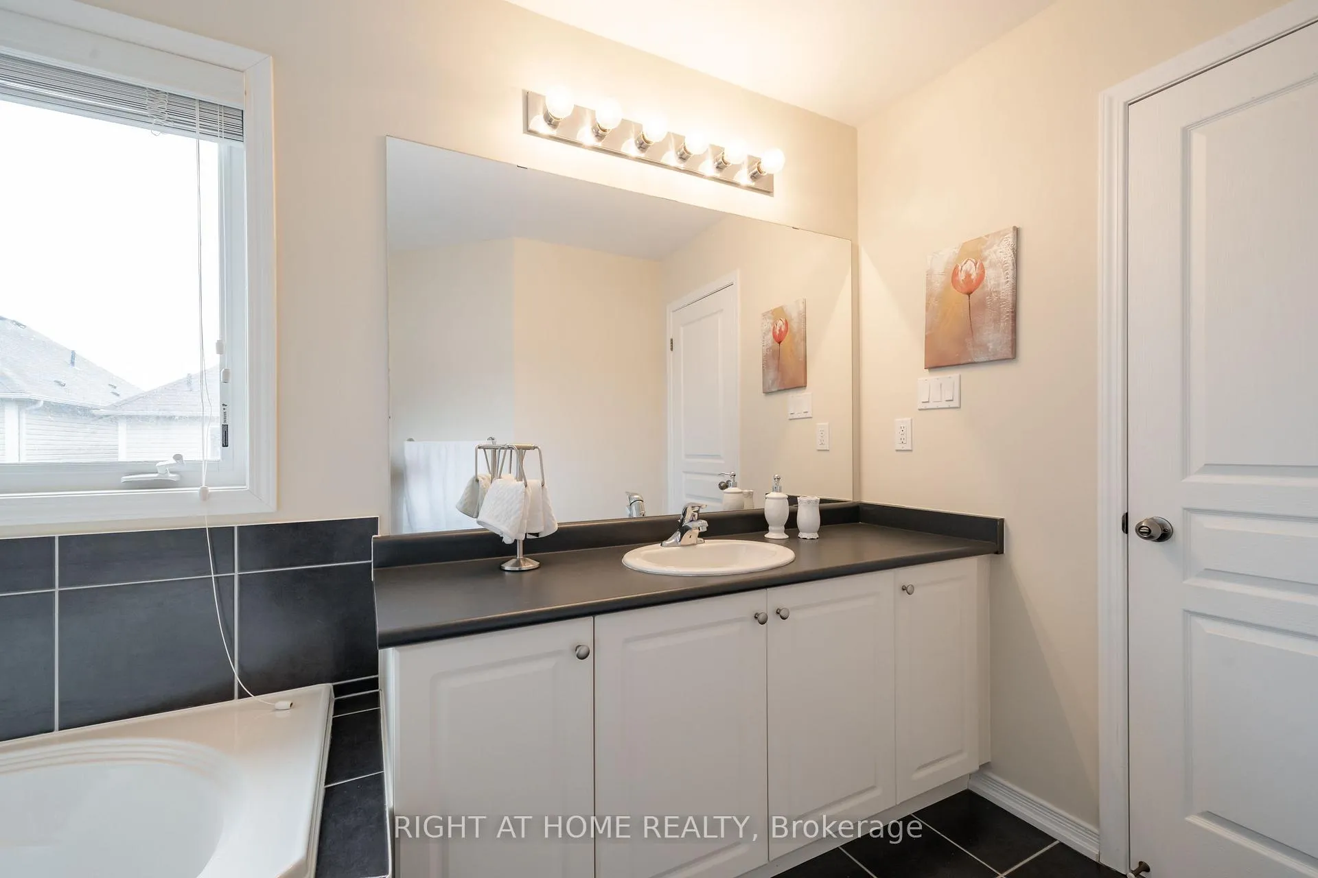 Photo 18 of 148 Whitwell Way, Hamilton, Binbrook — HOMEH