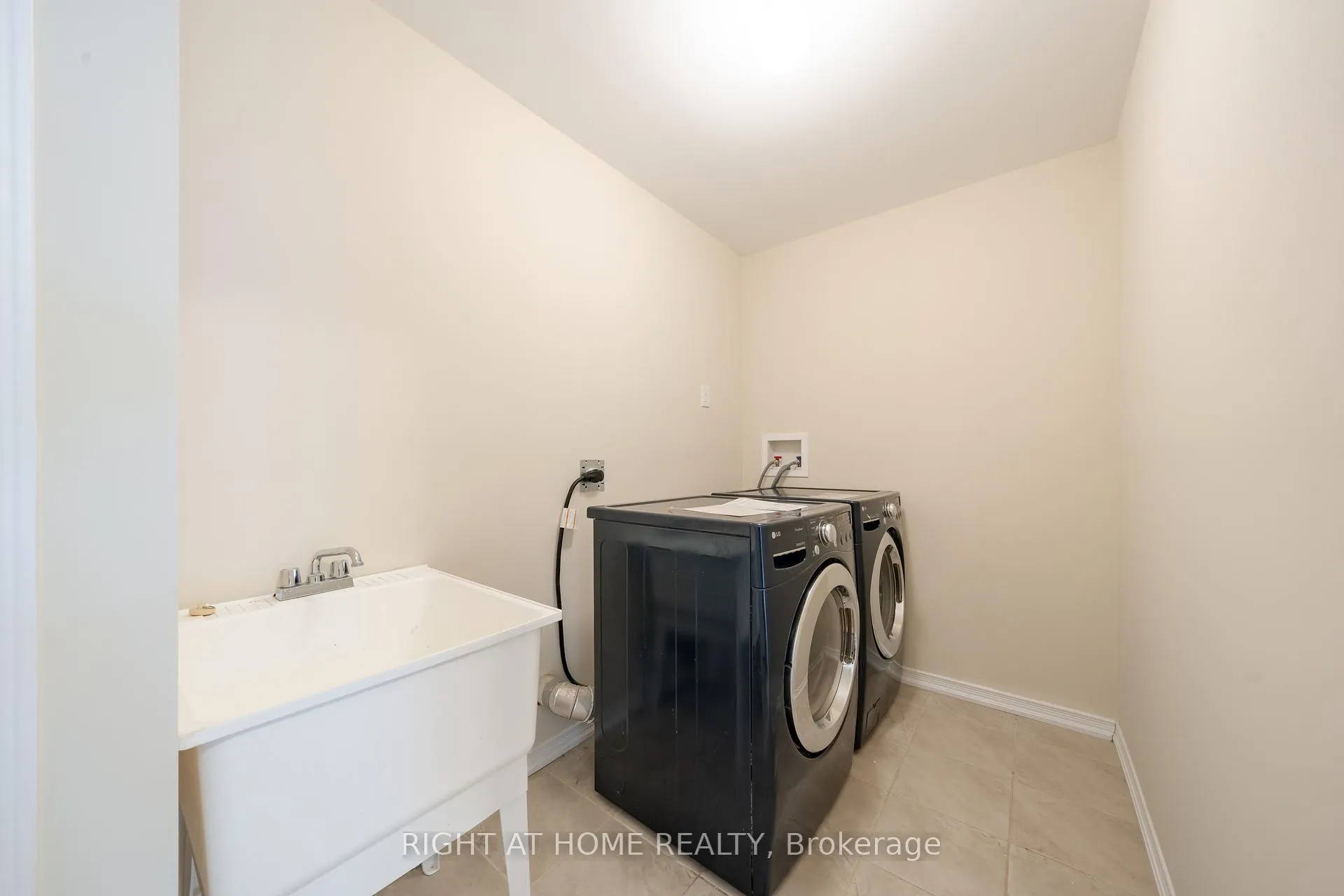 Photo 26 of 148 Whitwell Way, Hamilton, Binbrook — HOMEH