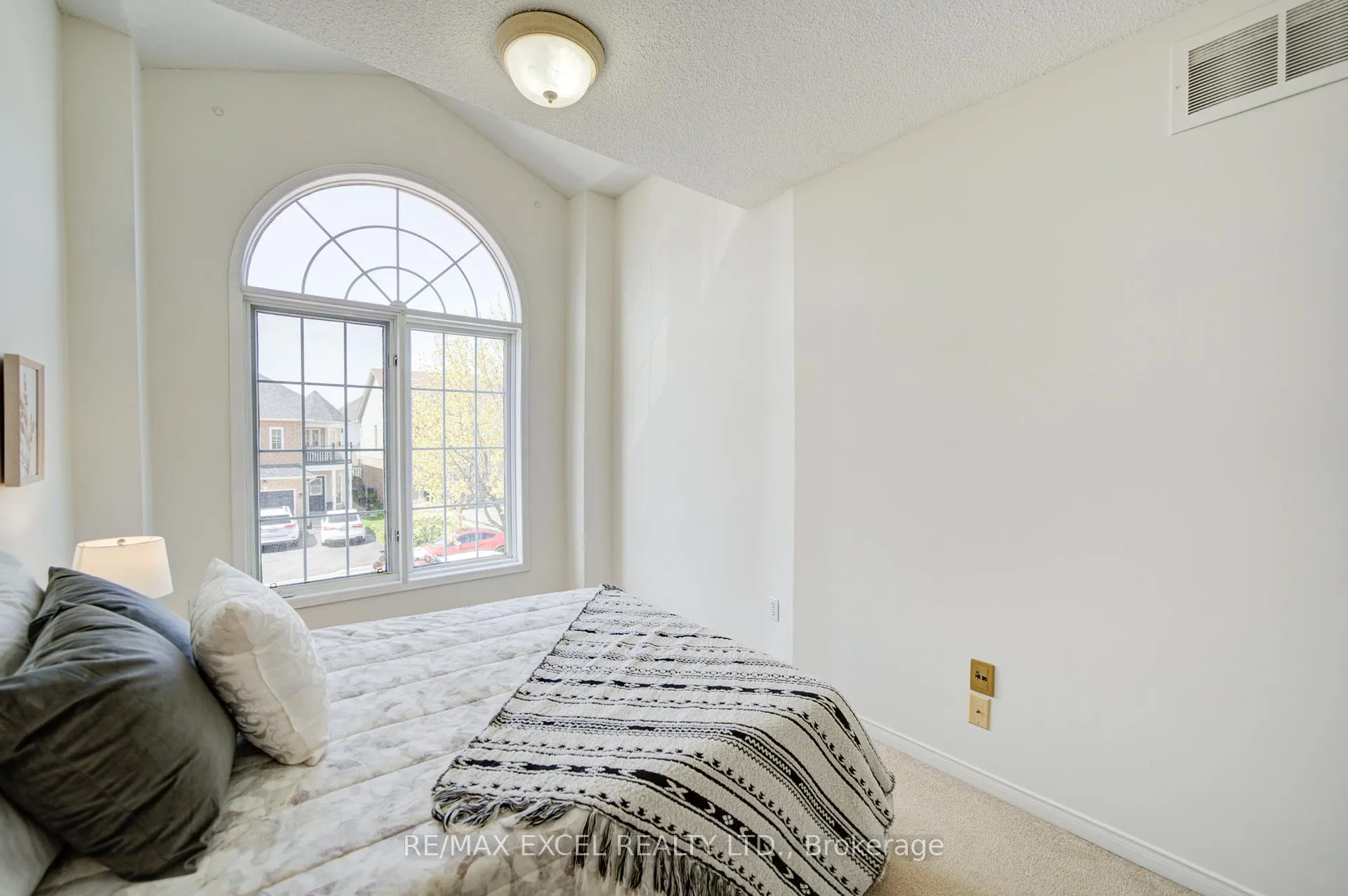 Photo 38 of 5148 Porter Street, Burlington, Uptown — HOMEH