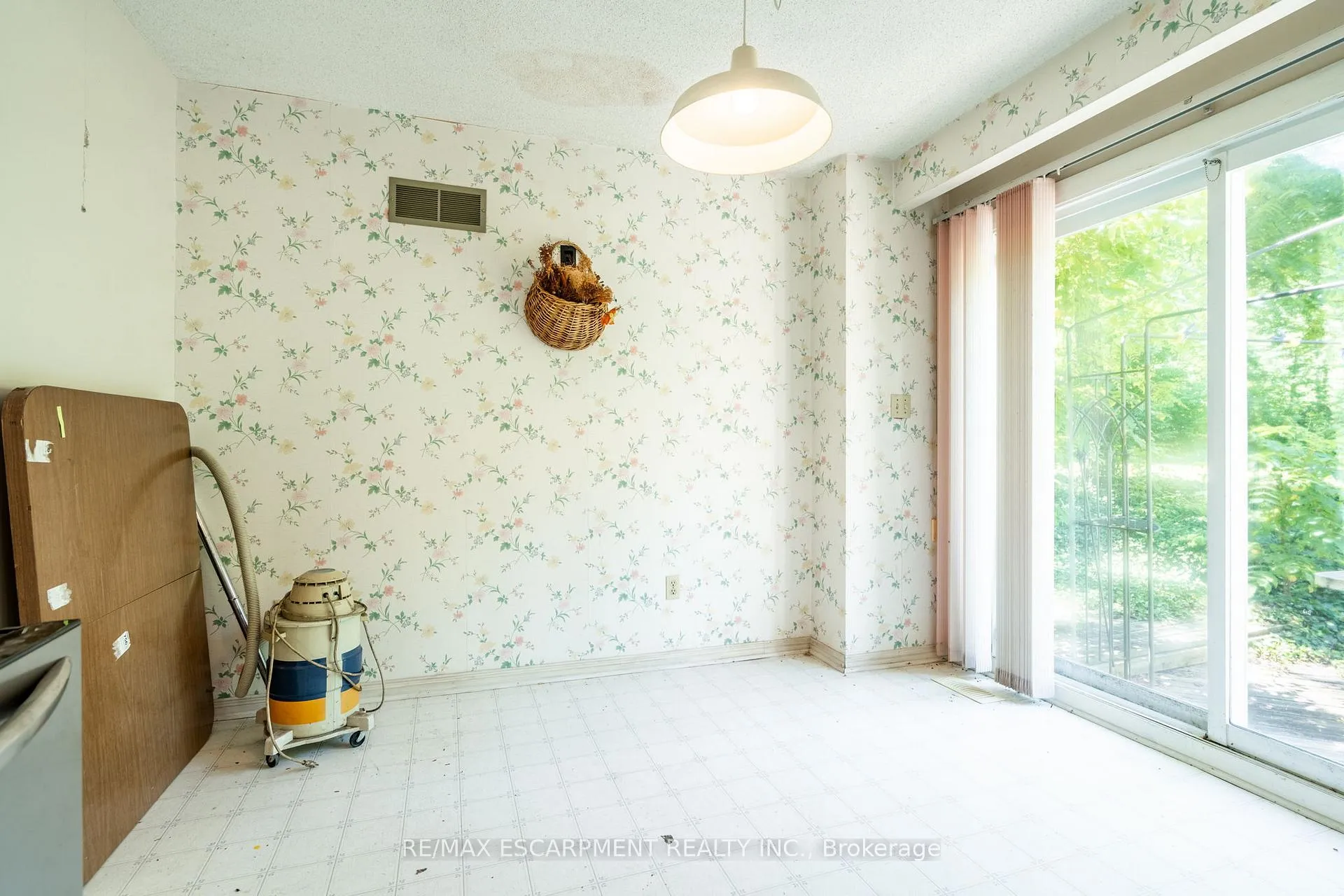 Photo 21 of 6746 Appleby Line, Burlington, Rural Burlington — HOMEH