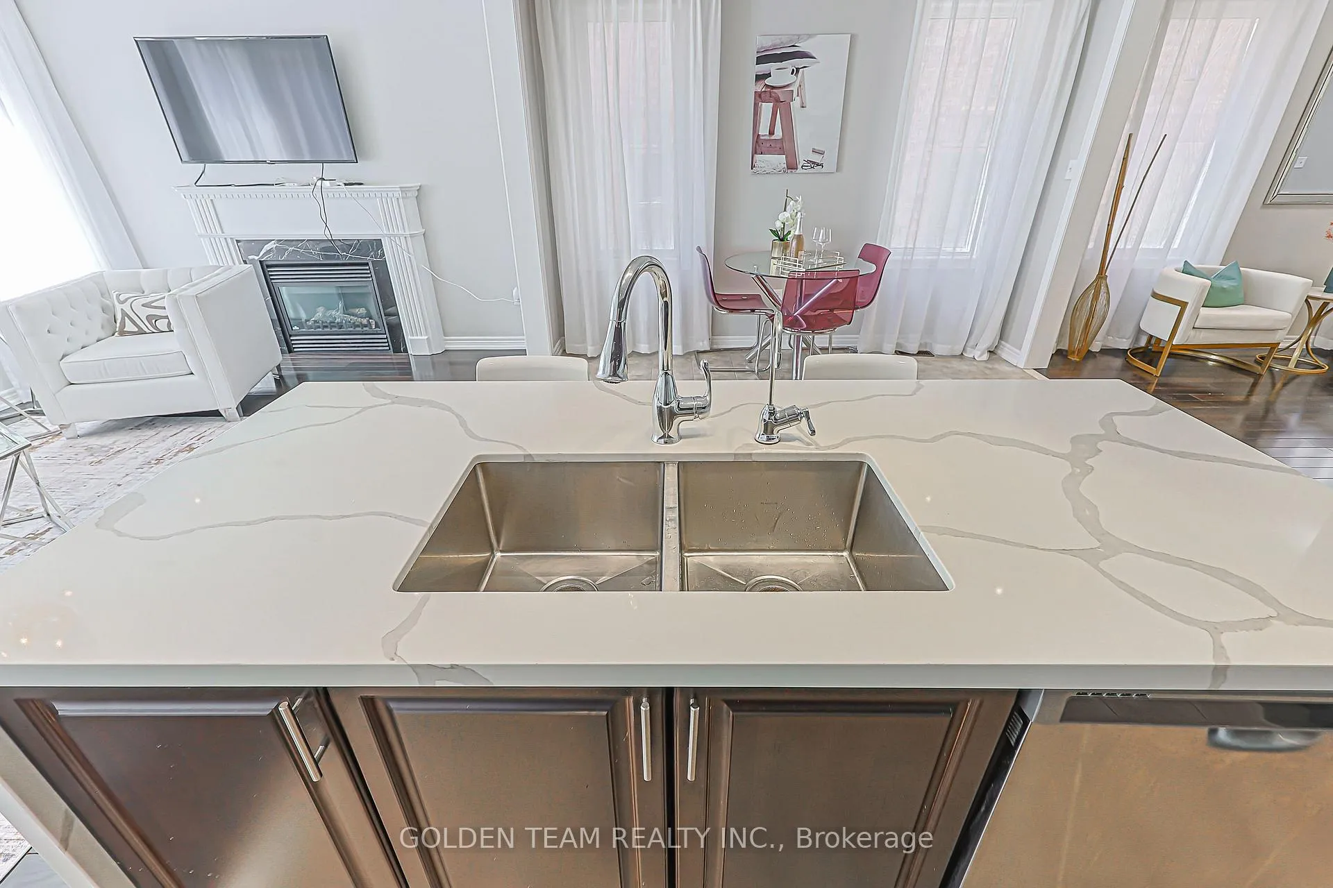 Photo 12 of 51 Beckett Avenue, Markham, Berczy — HOMEH