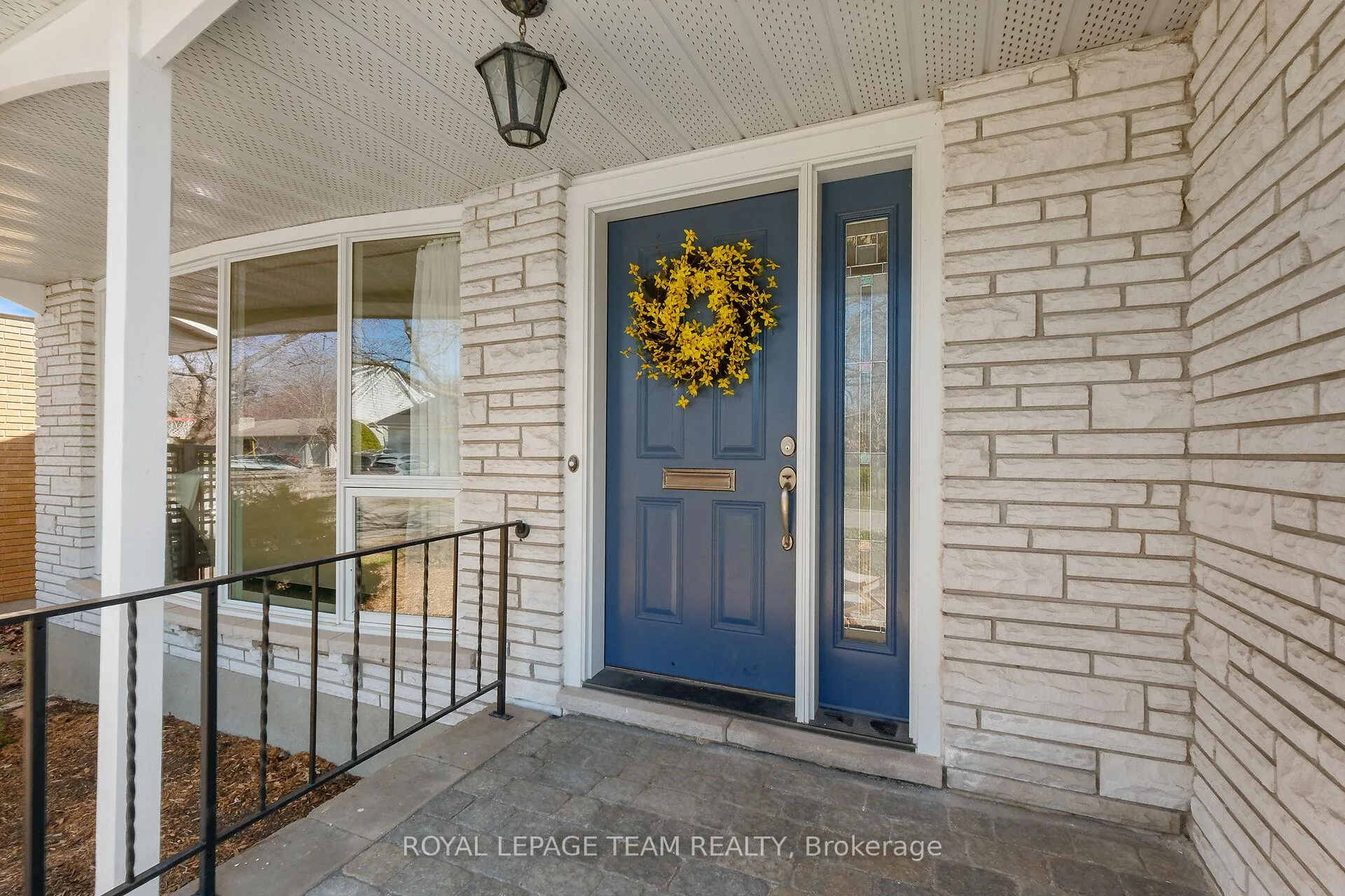 Photo 3 of 665 Golden Avenue, Ottawa, Laurentianview — HOMEH