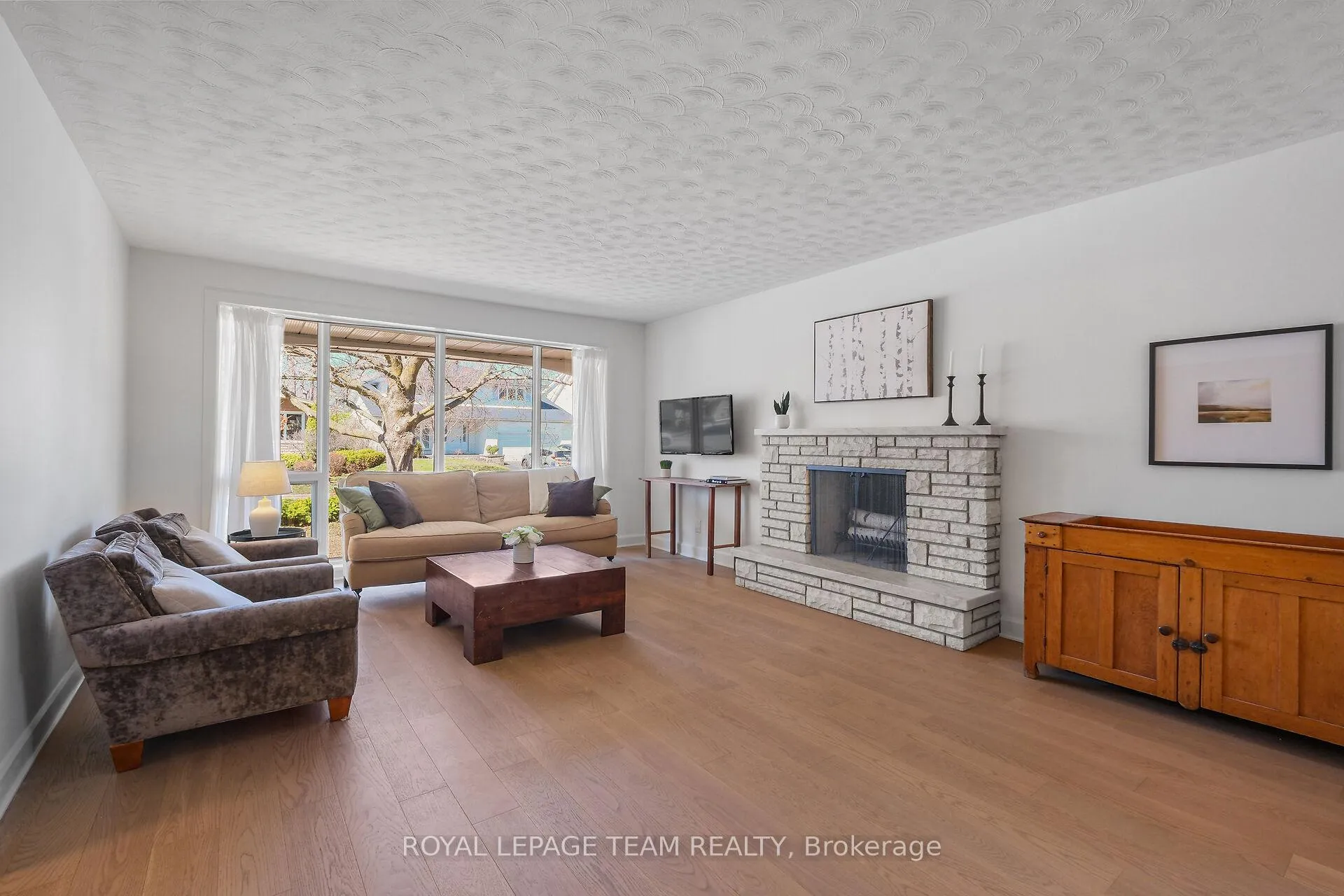 Photo 4 of 665 Golden Avenue, Ottawa, Laurentianview — HOMEH