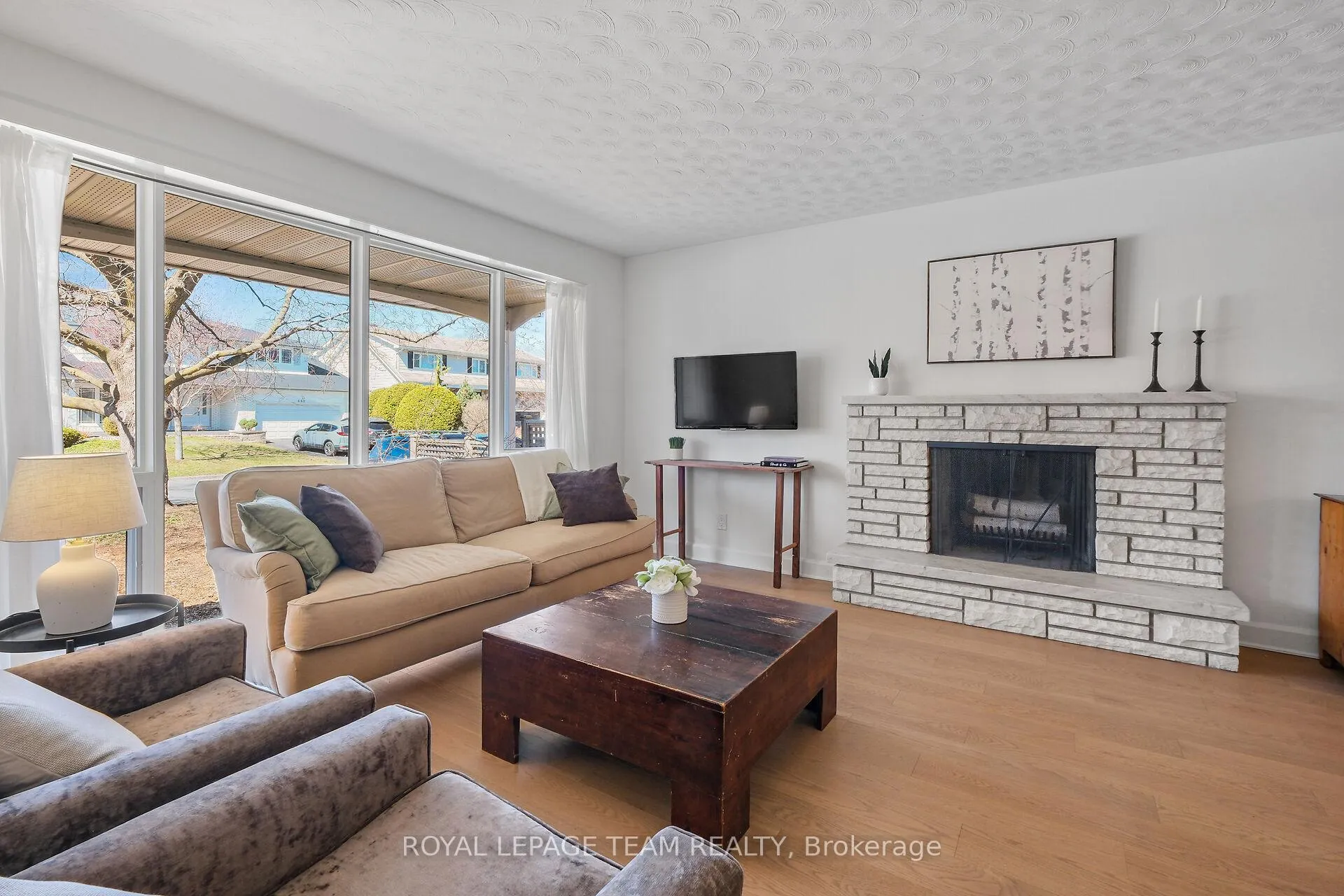 Photo 5 of 665 Golden Avenue, Ottawa, Laurentianview — HOMEH