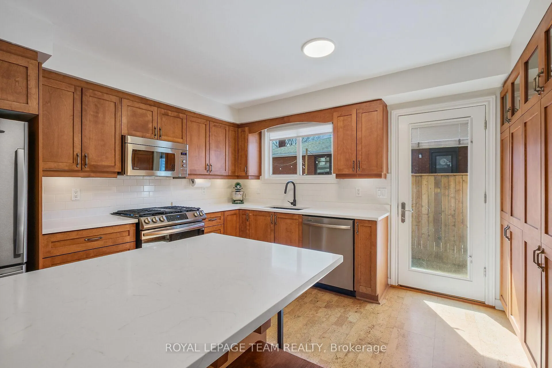 Photo 9 of 665 Golden Avenue, Ottawa, Laurentianview — HOMEH