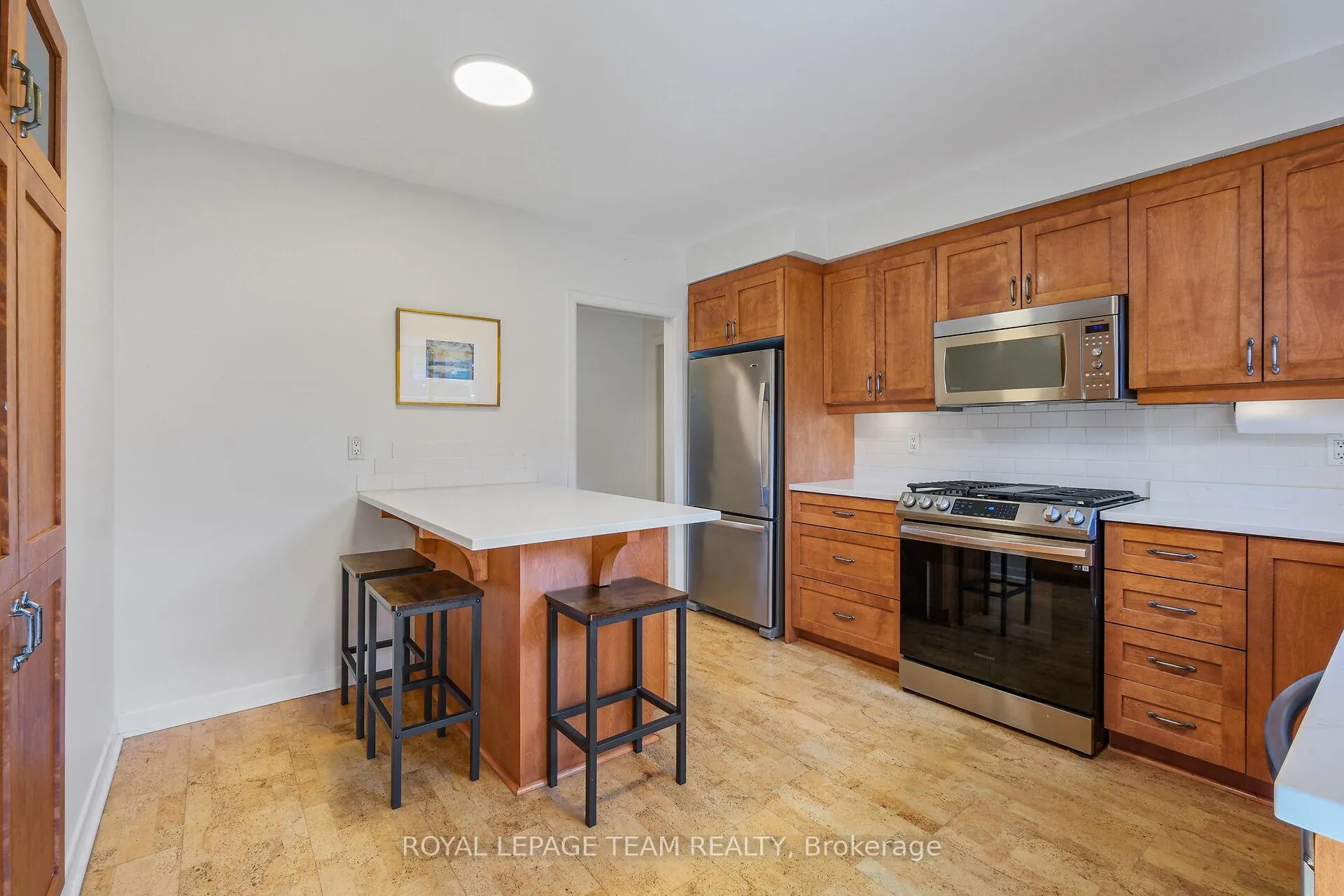 Photo 10 of 665 Golden Avenue, Ottawa, Laurentianview — HOMEH