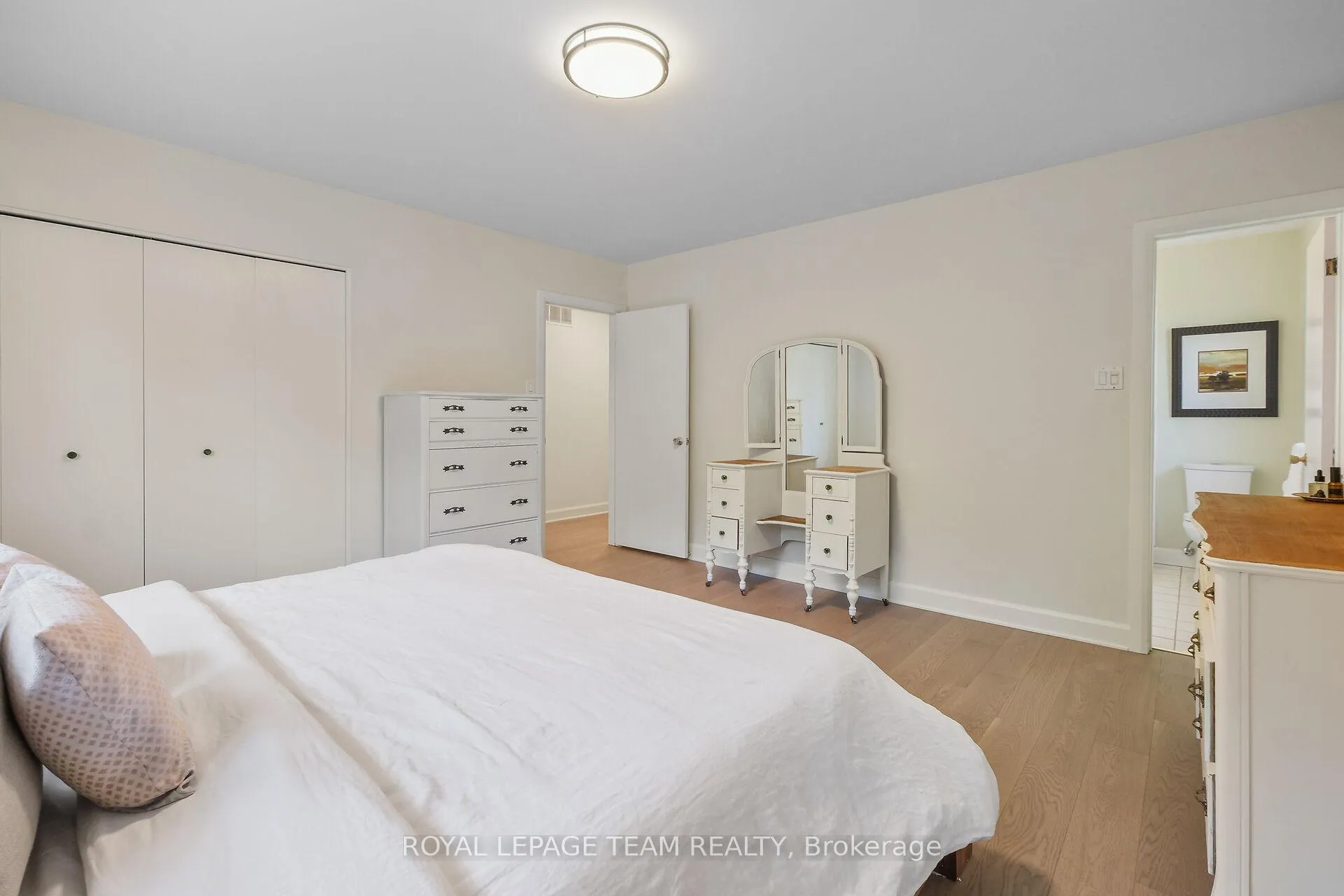 Photo 12 of 665 Golden Avenue, Ottawa, Laurentianview — HOMEH