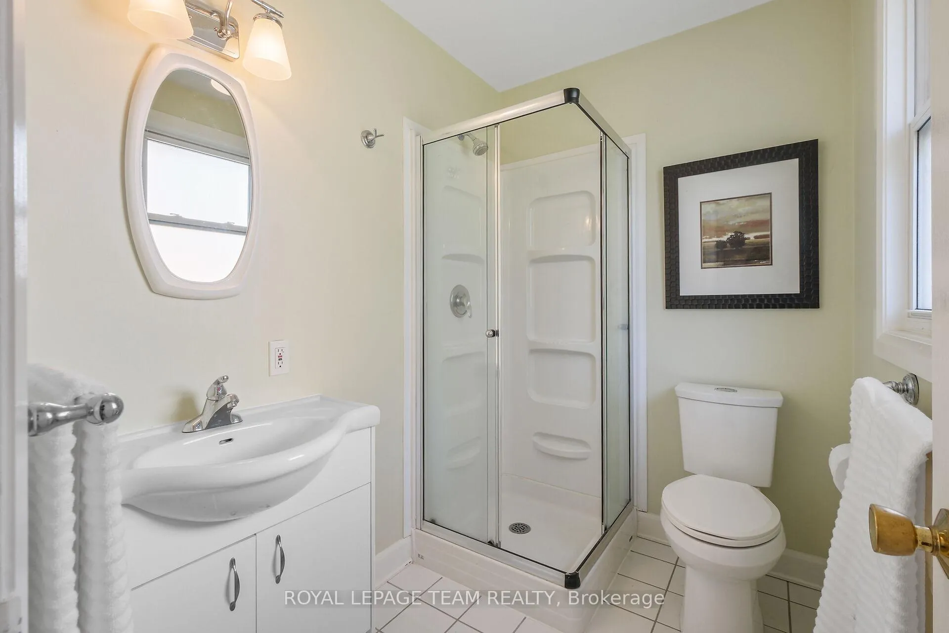 Photo 13 of 665 Golden Avenue, Ottawa, Laurentianview — HOMEH