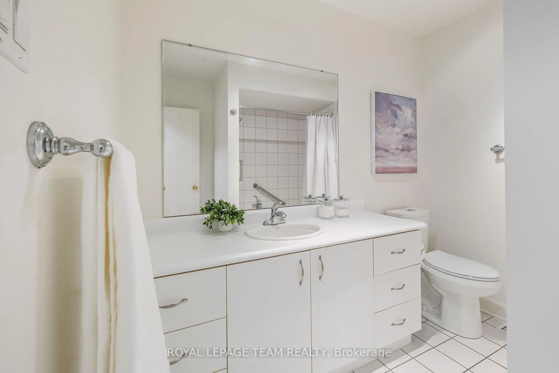 Photo 15 of 665 Golden Avenue, Ottawa, Laurentianview — HOMEH