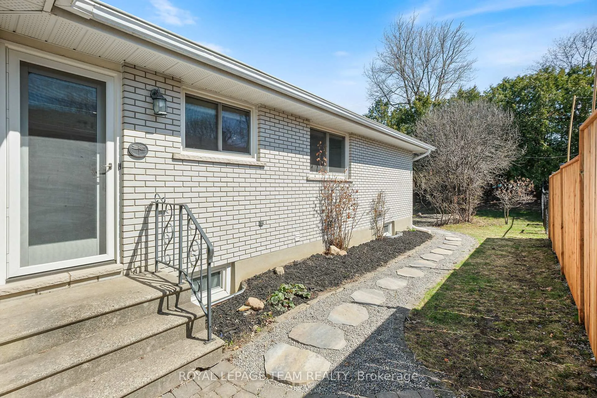 Photo 20 of 665 Golden Avenue, Ottawa, Laurentianview — HOMEH