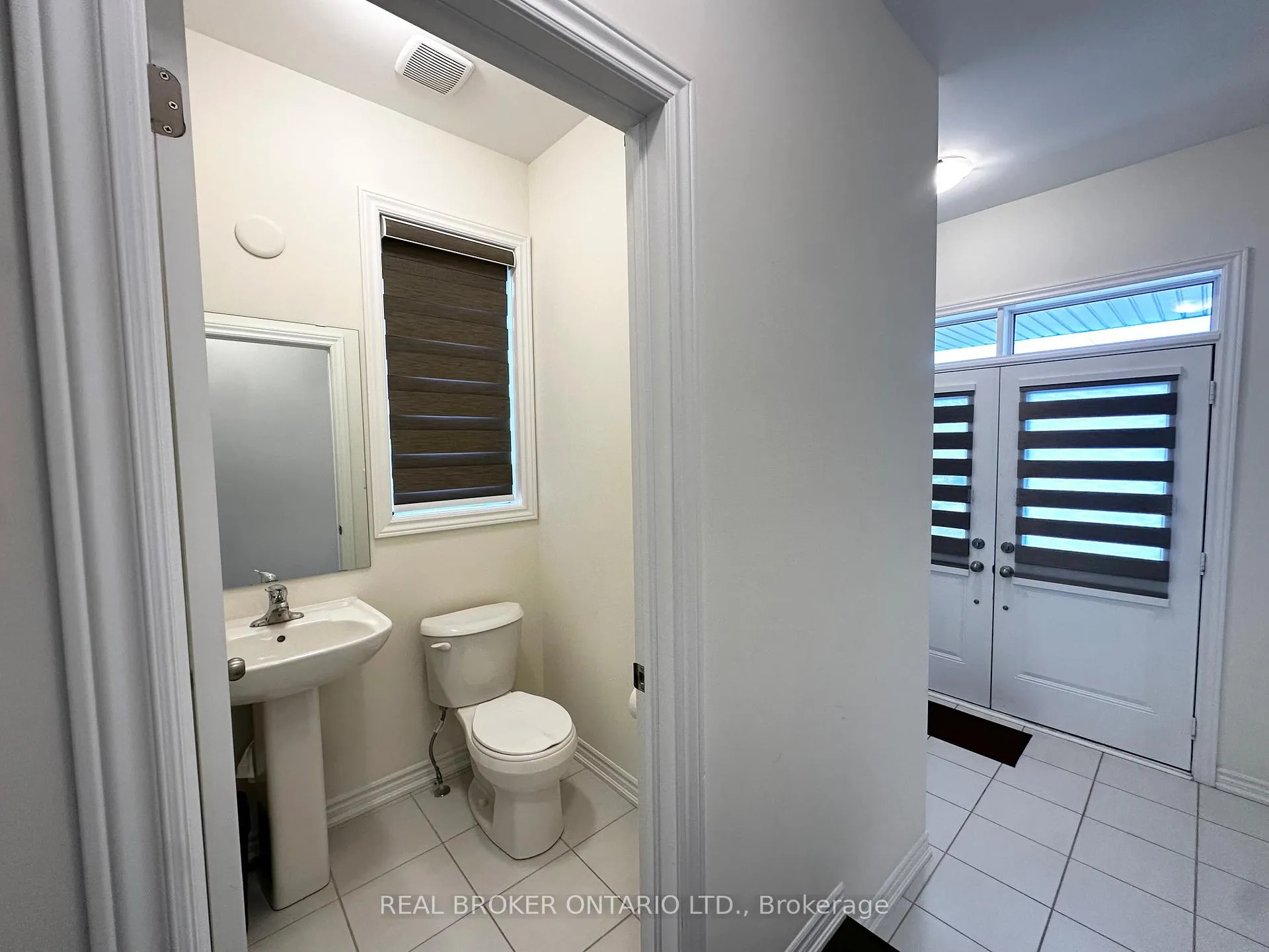 Photo 4 of 185 Hayrake Street, Brampton, Snelgrove — HOMEH