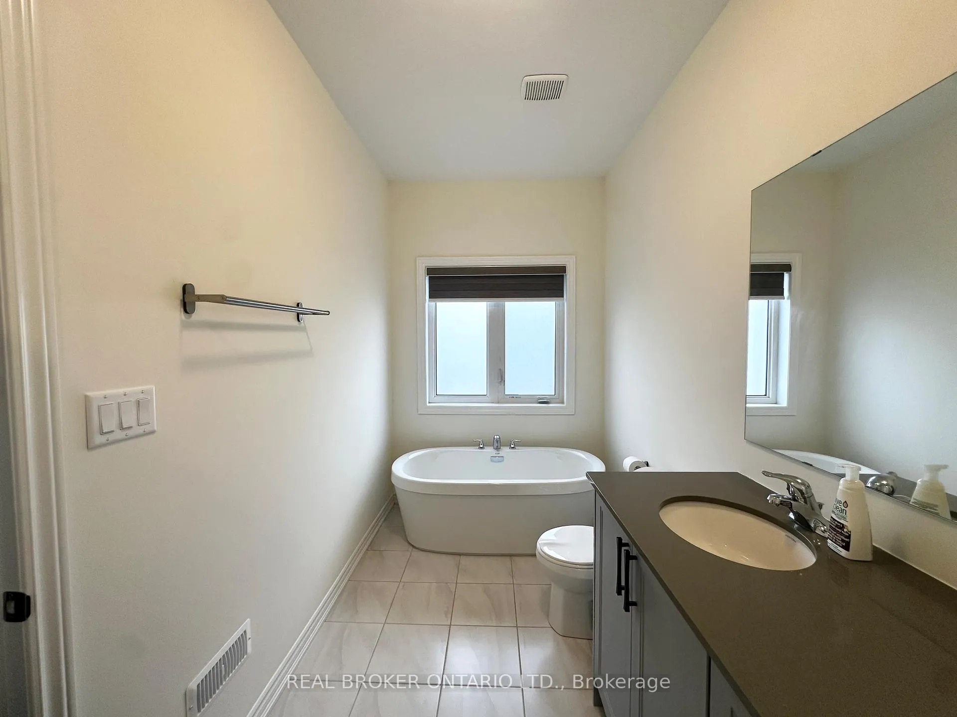 Photo 22 of 185 Hayrake Street, Brampton, Snelgrove — HOMEH