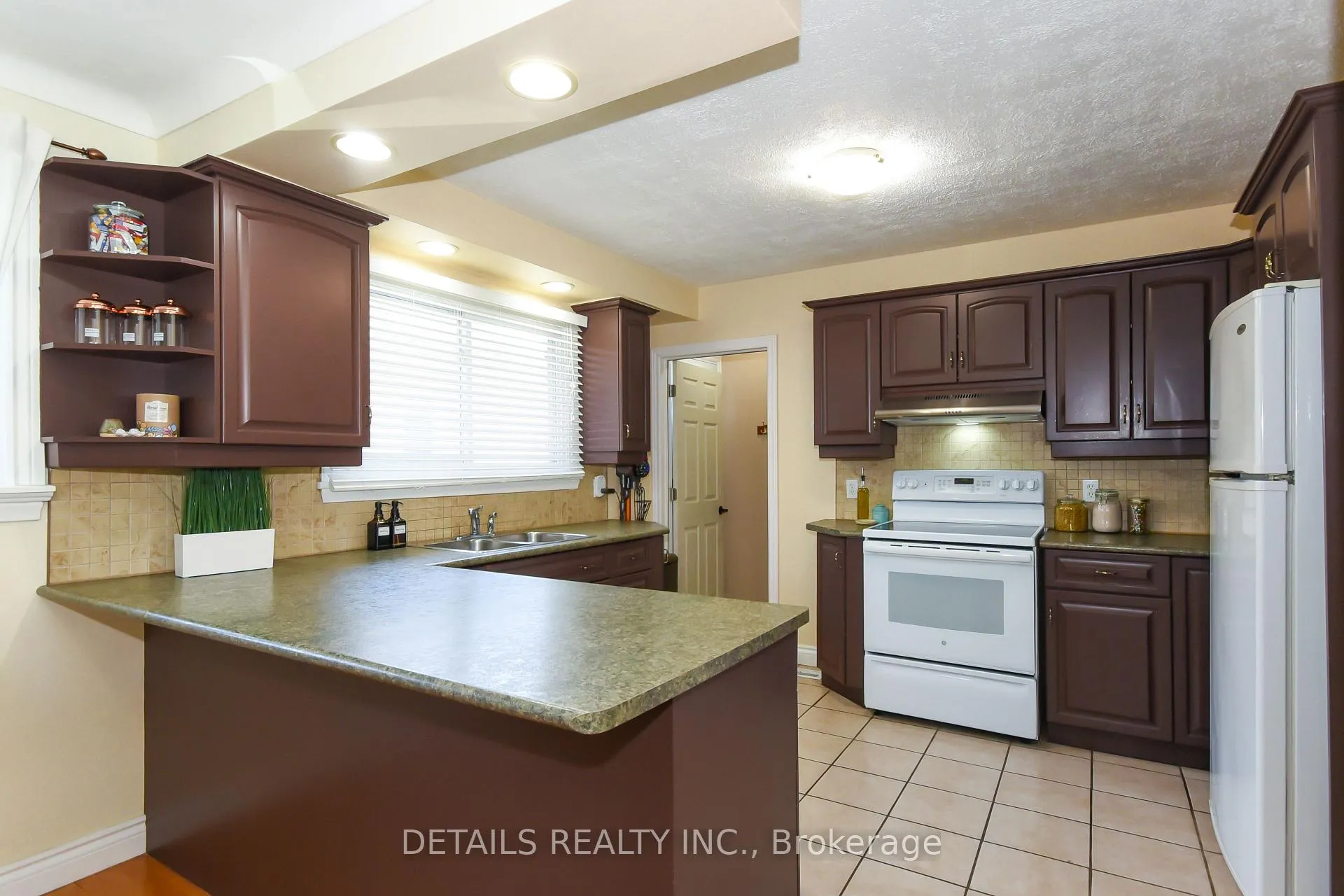 Photo 17 of 1222 Field Street, Ottawa, Bel Air Park — HOMEH