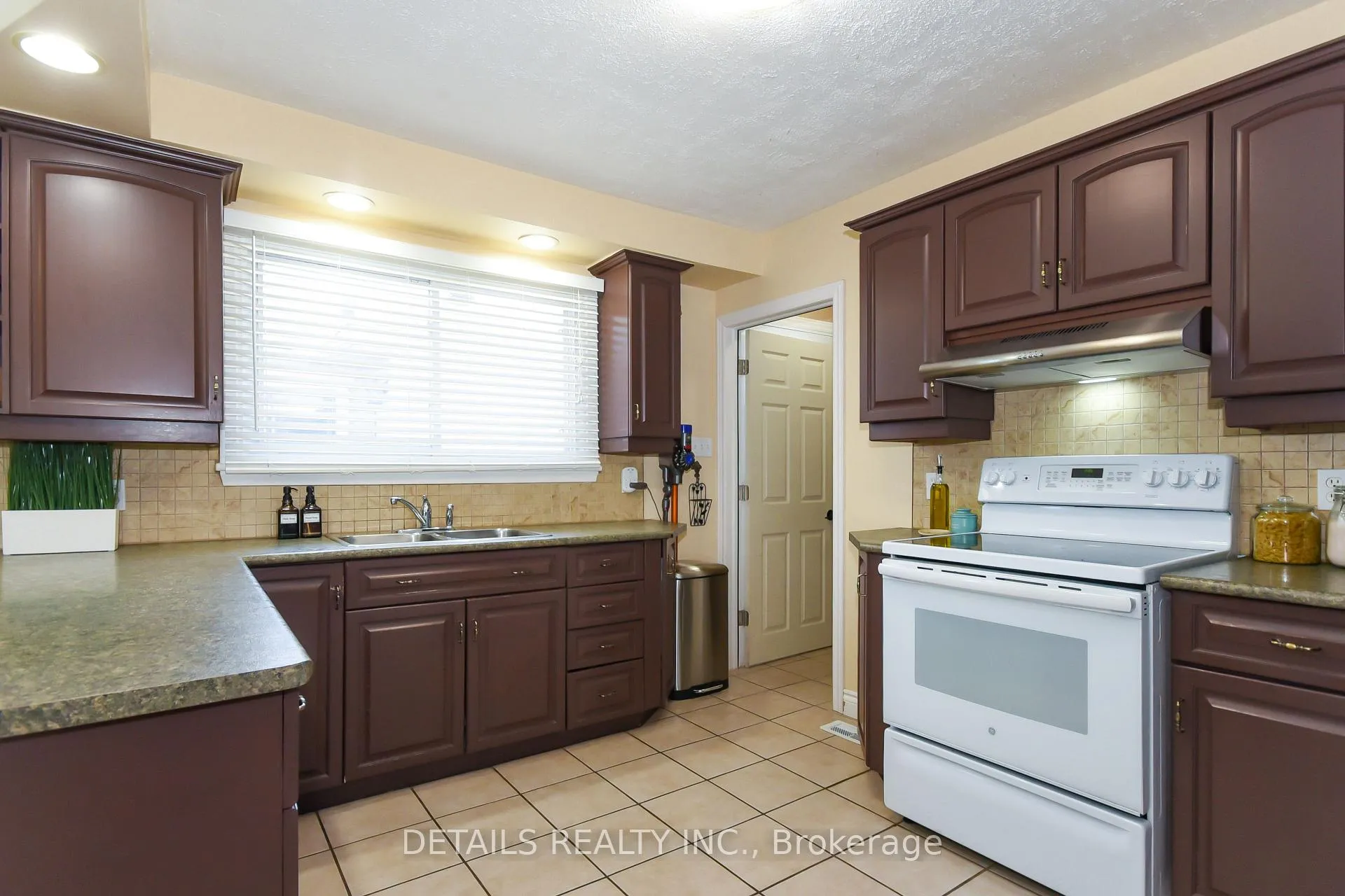 Photo 19 of 1222 Field Street, Ottawa, Bel Air Park — HOMEH