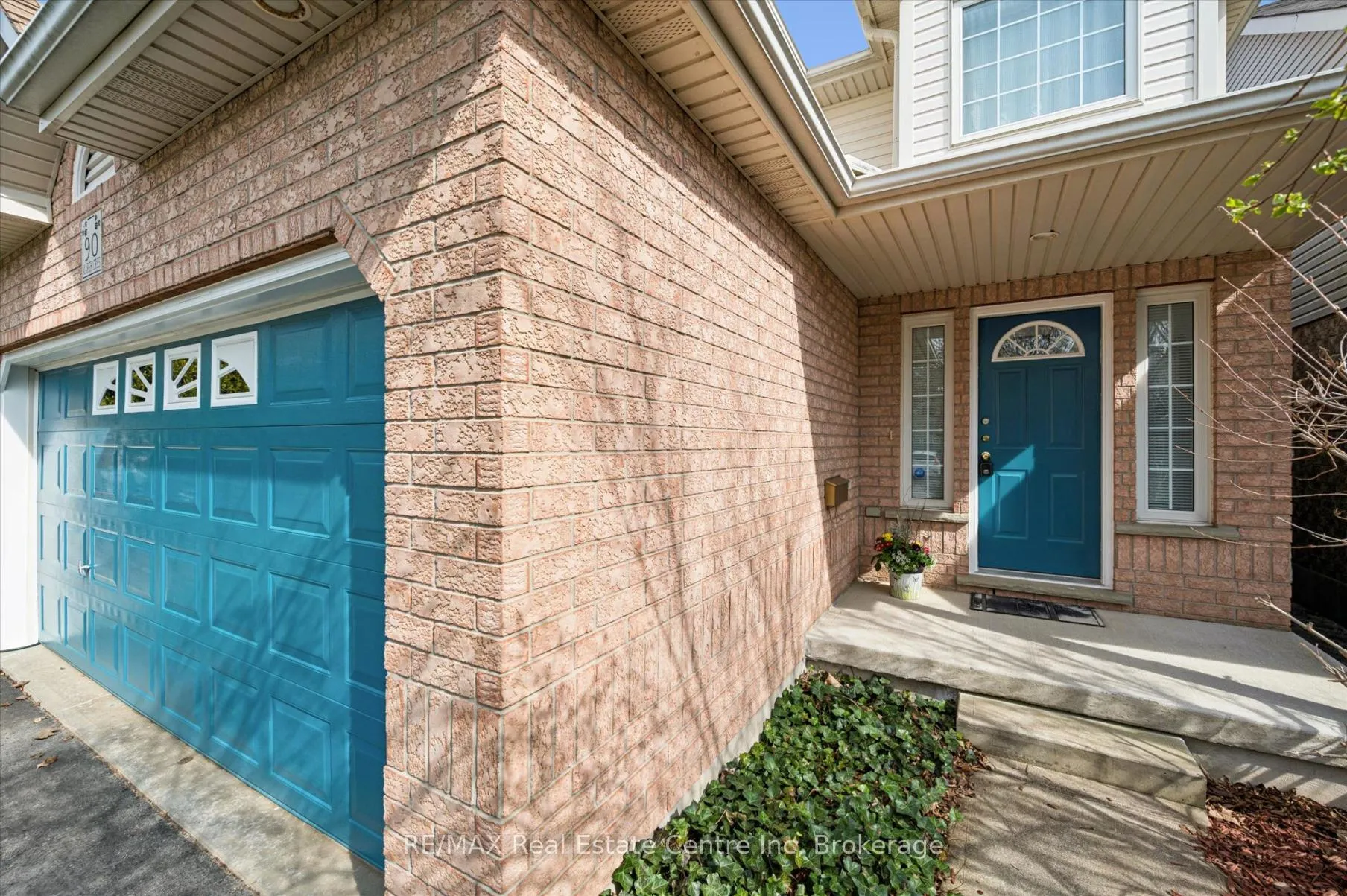 Photo 2 of 90 Marsh Crescent, Guelph, Pineridge/Westminster Woods — HOMEH